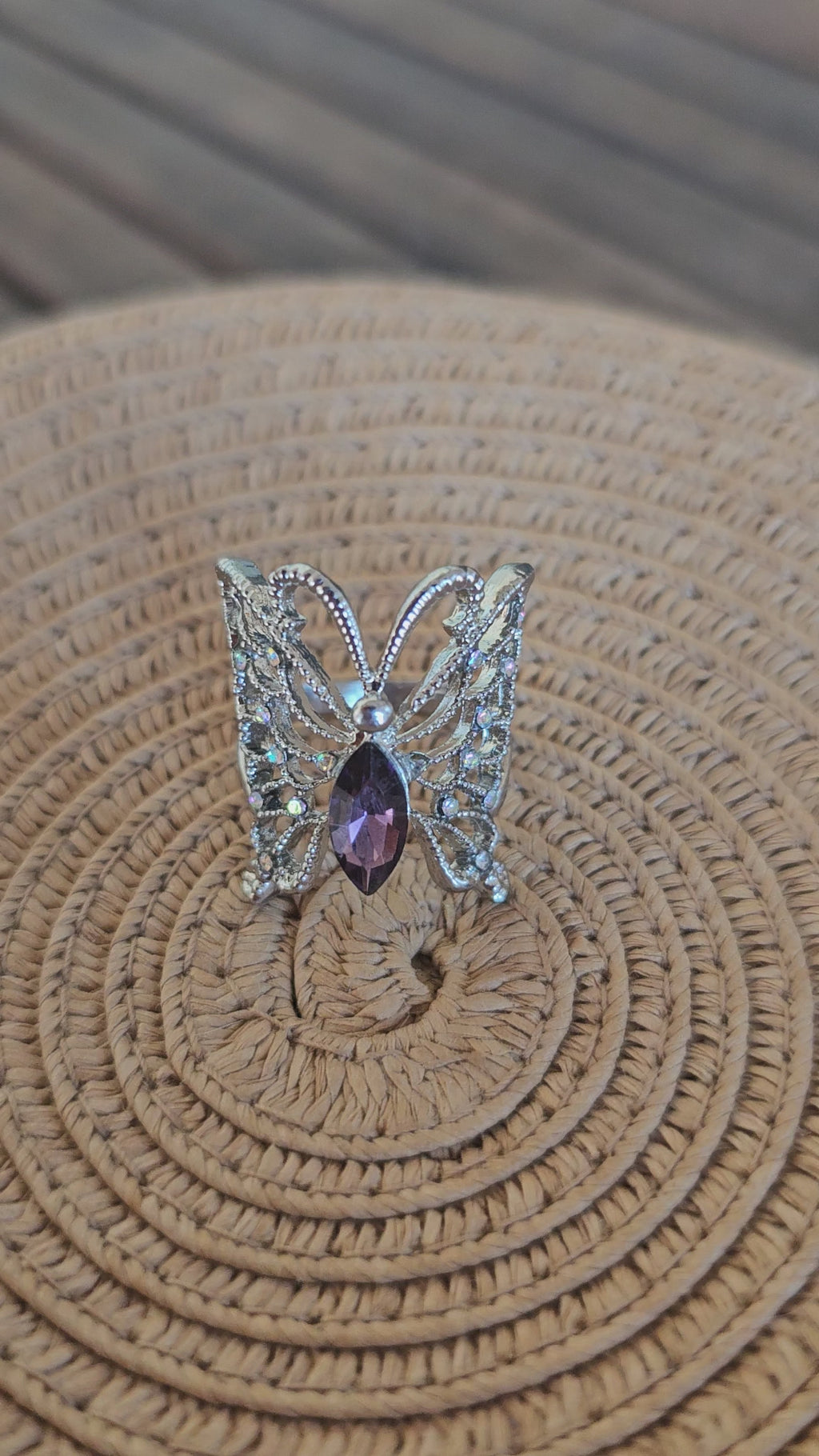 Anillo de mariposa plateada