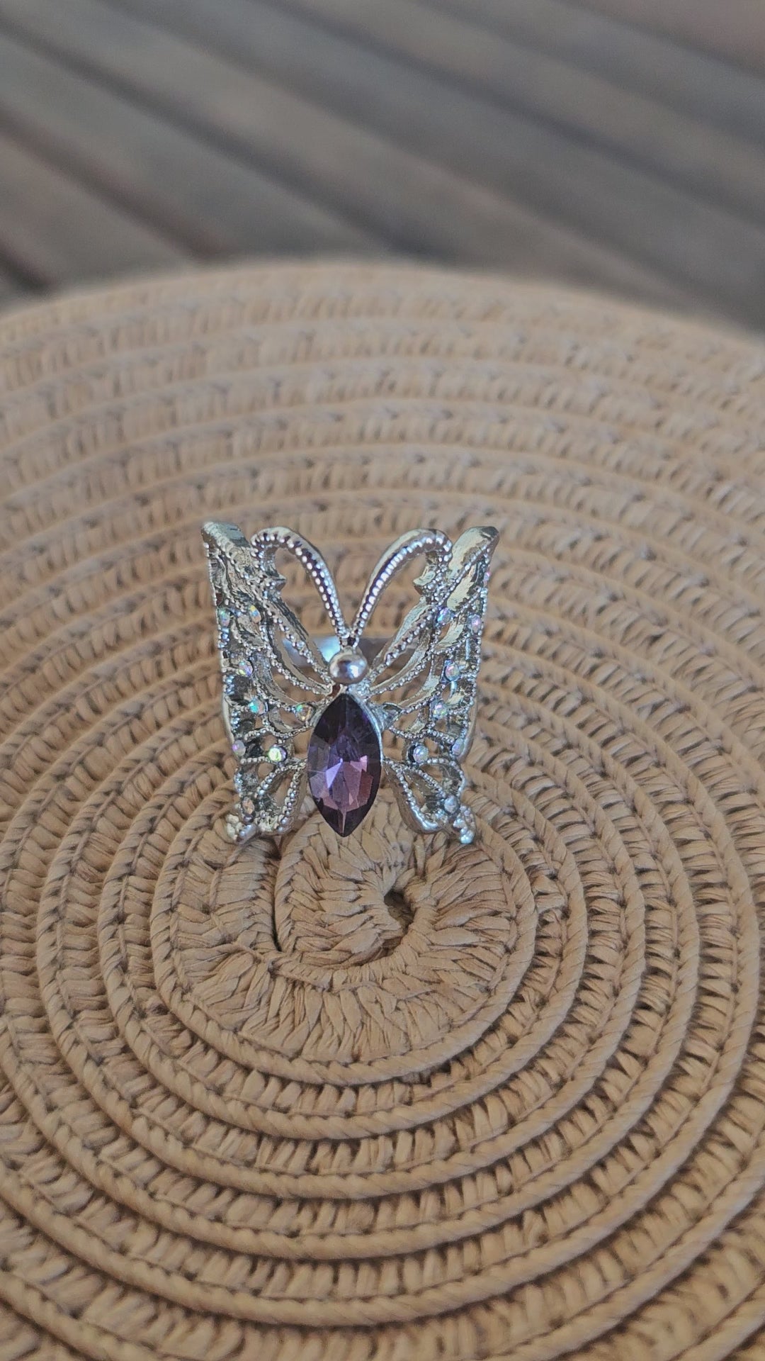Anillo de mariposa plateada