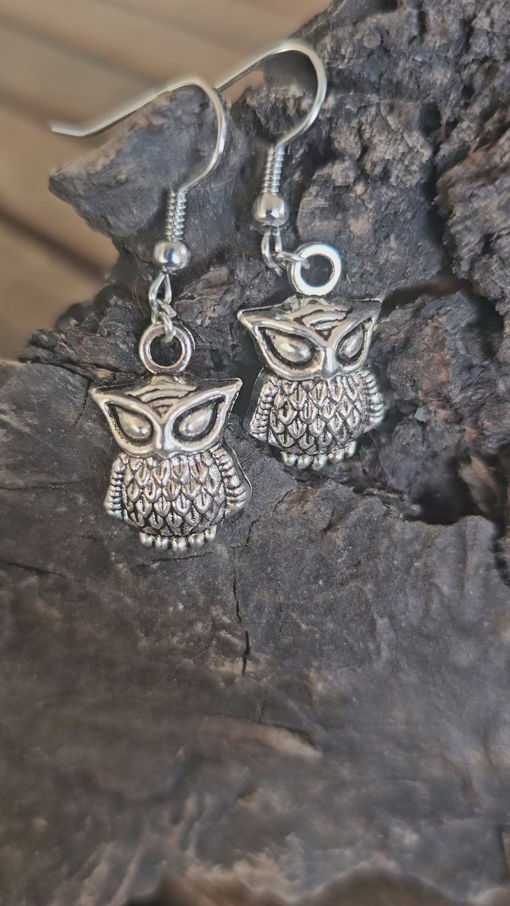 Pendientes Colgantes Búho de la Sabiduría – Plata Envejecida