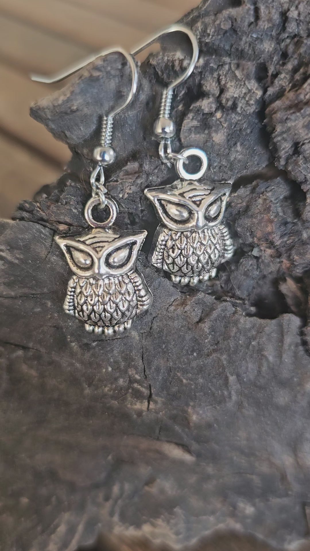Pendientes Colgantes Búho de la Sabiduría – Plata Envejecida