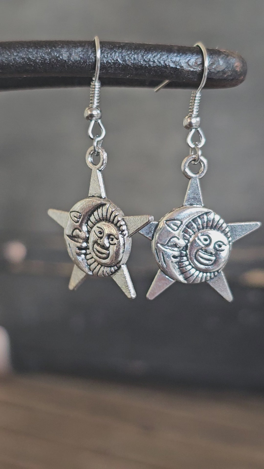 Místicos pendientes celestiales de sol y luna