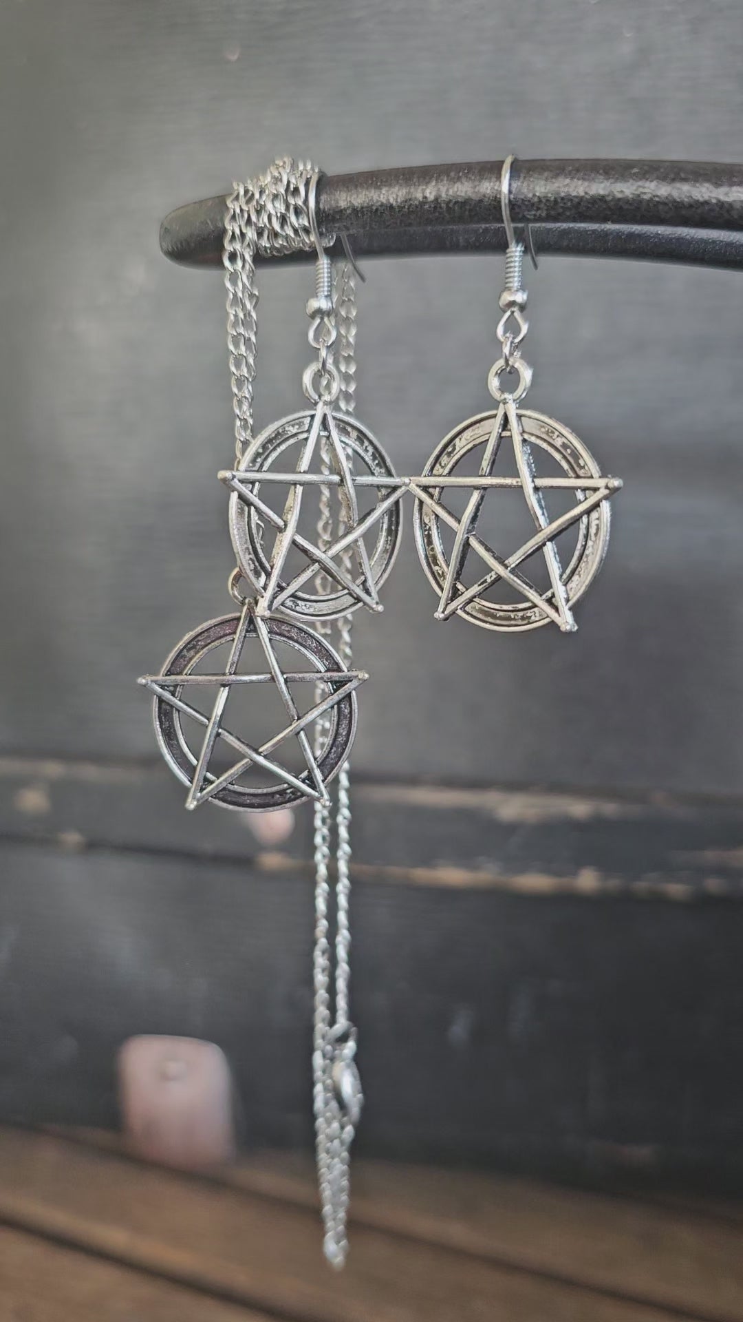 Conjunto de Collar y Pendientes Pentagrama – Plata Envejecida