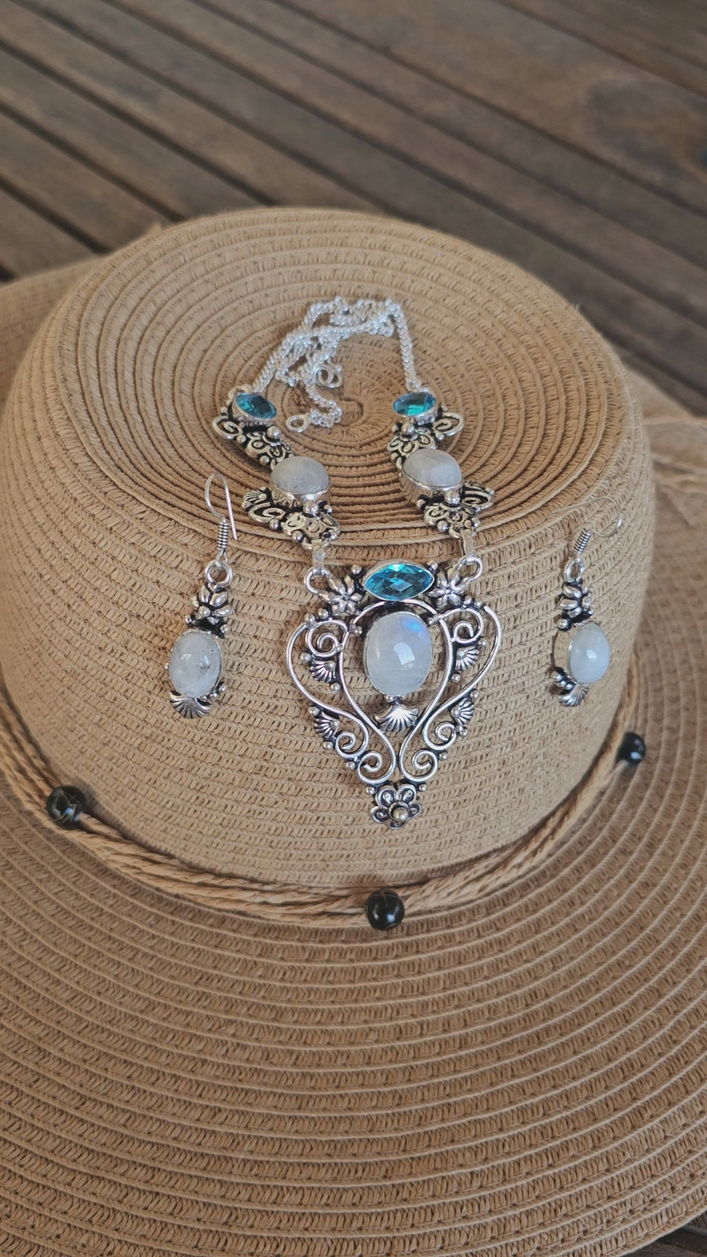 Hermoso conjunto de collar y pendientes