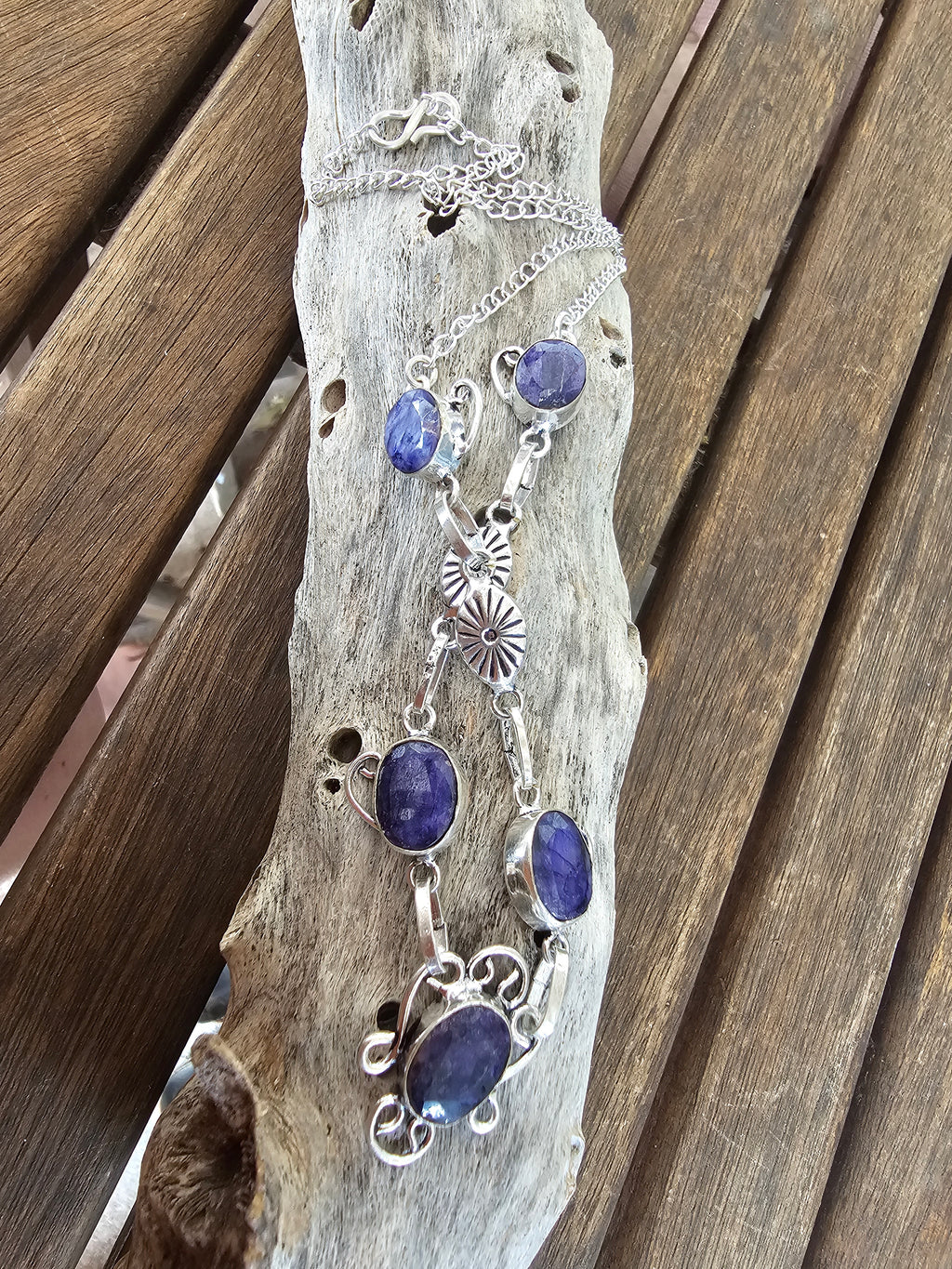 Romántico collar lavalier