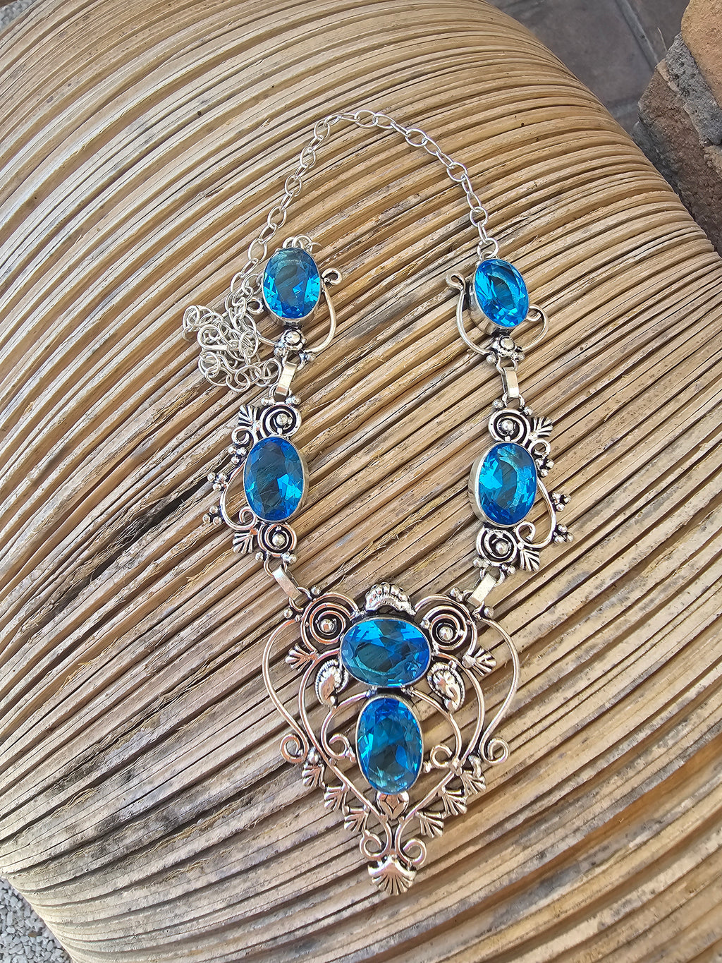 Collar delicado y elegante