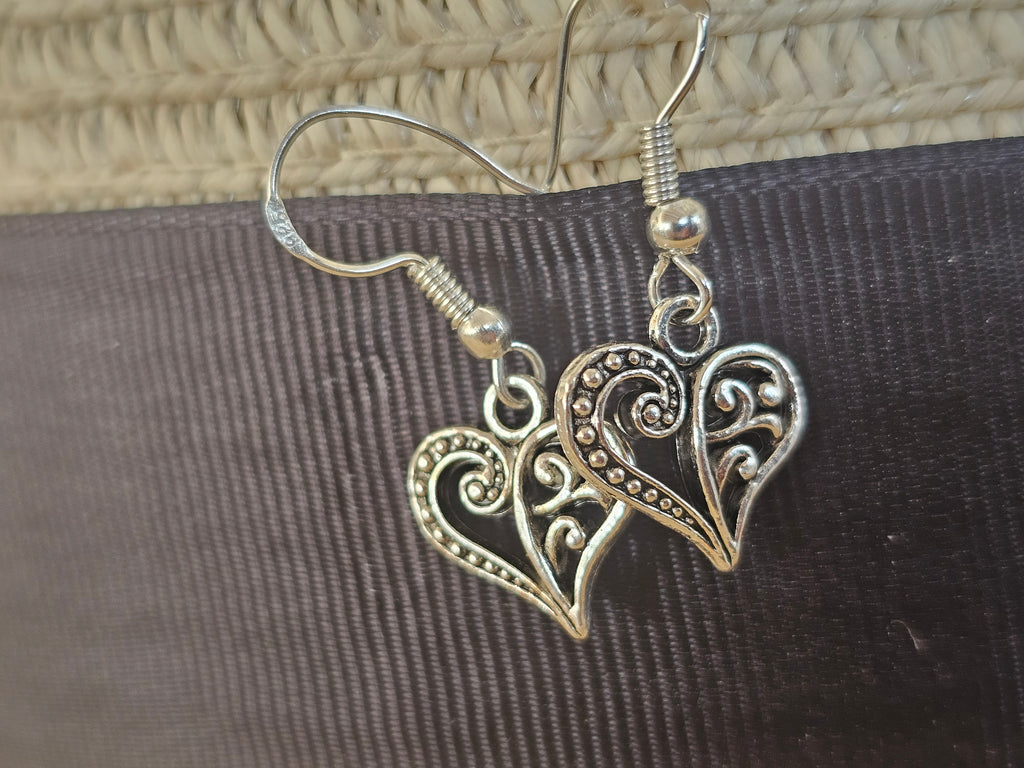 Pendientes Colgantes Corazón Filigrana – Plata Envejecida