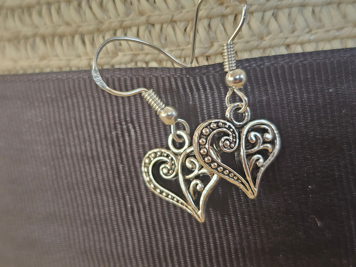 Pendientes Colgantes Corazón Filigrana – Plata Envejecida