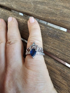 Bonito anillo de forma de tiara