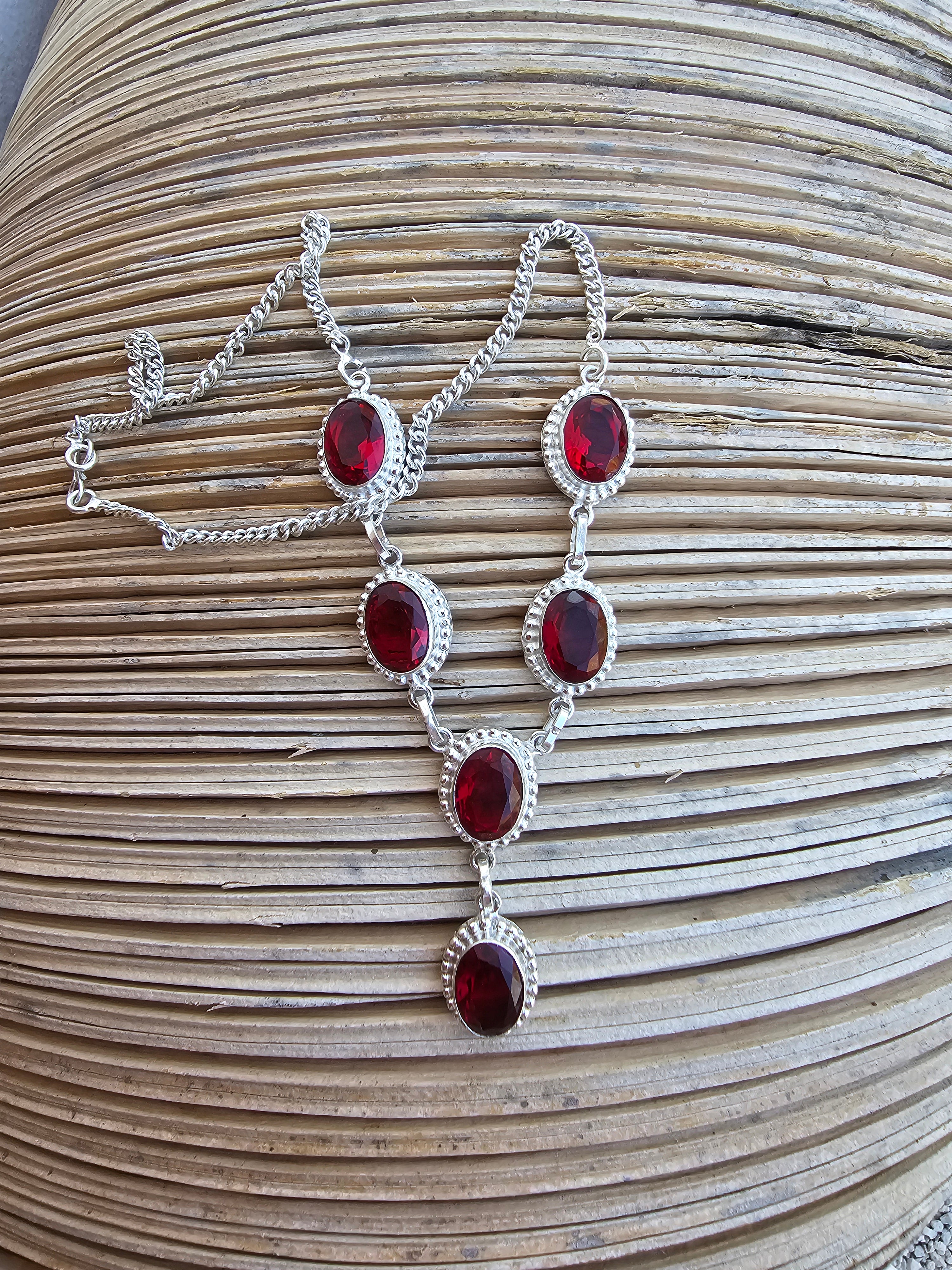 Lindo collar rojo para cualquier ocasión