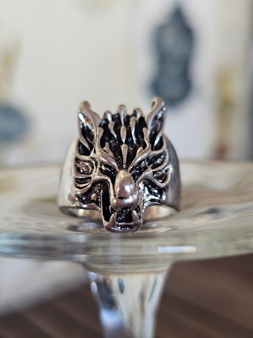Cabeza de lobo en anillo