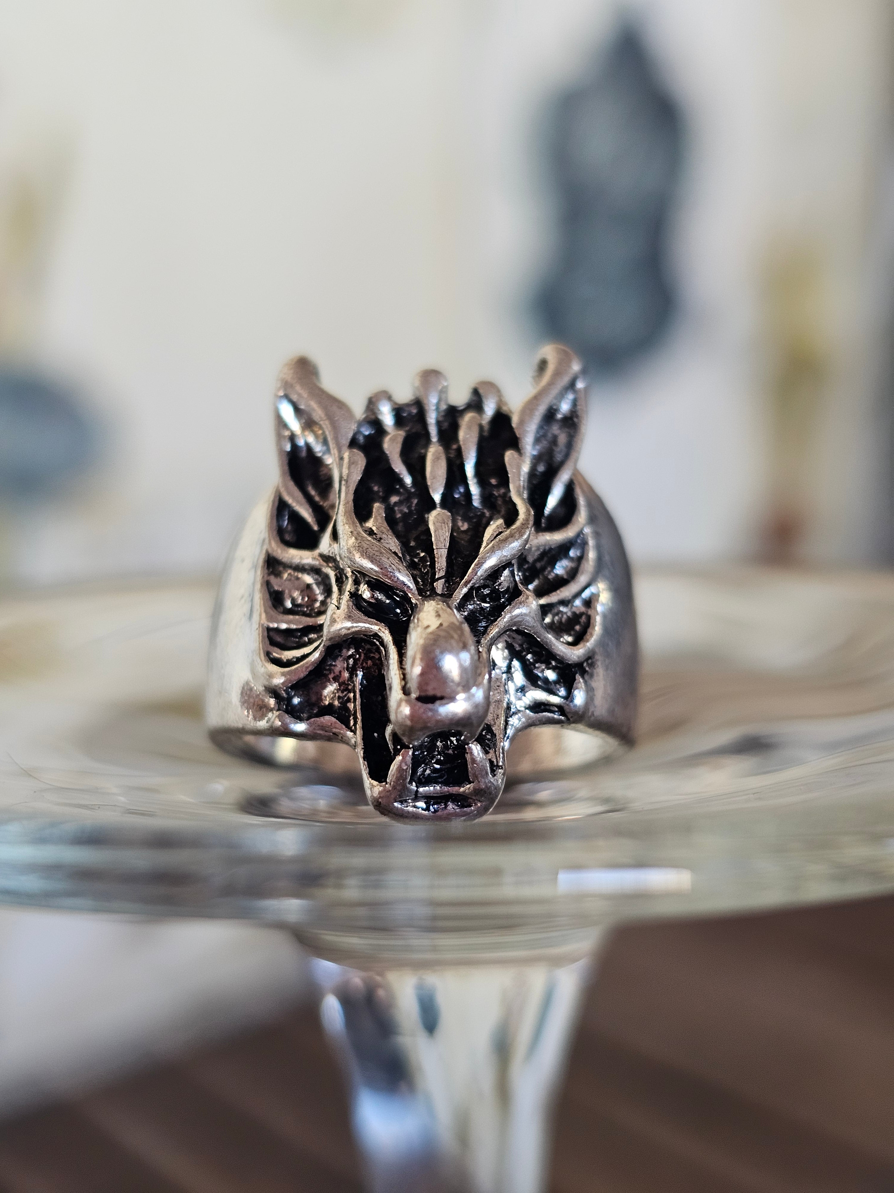 Cabeza de lobo en anillo