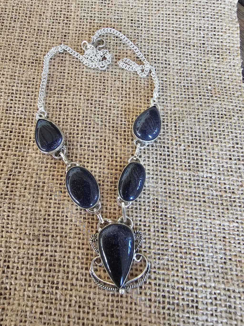 Brillante collar con detalles