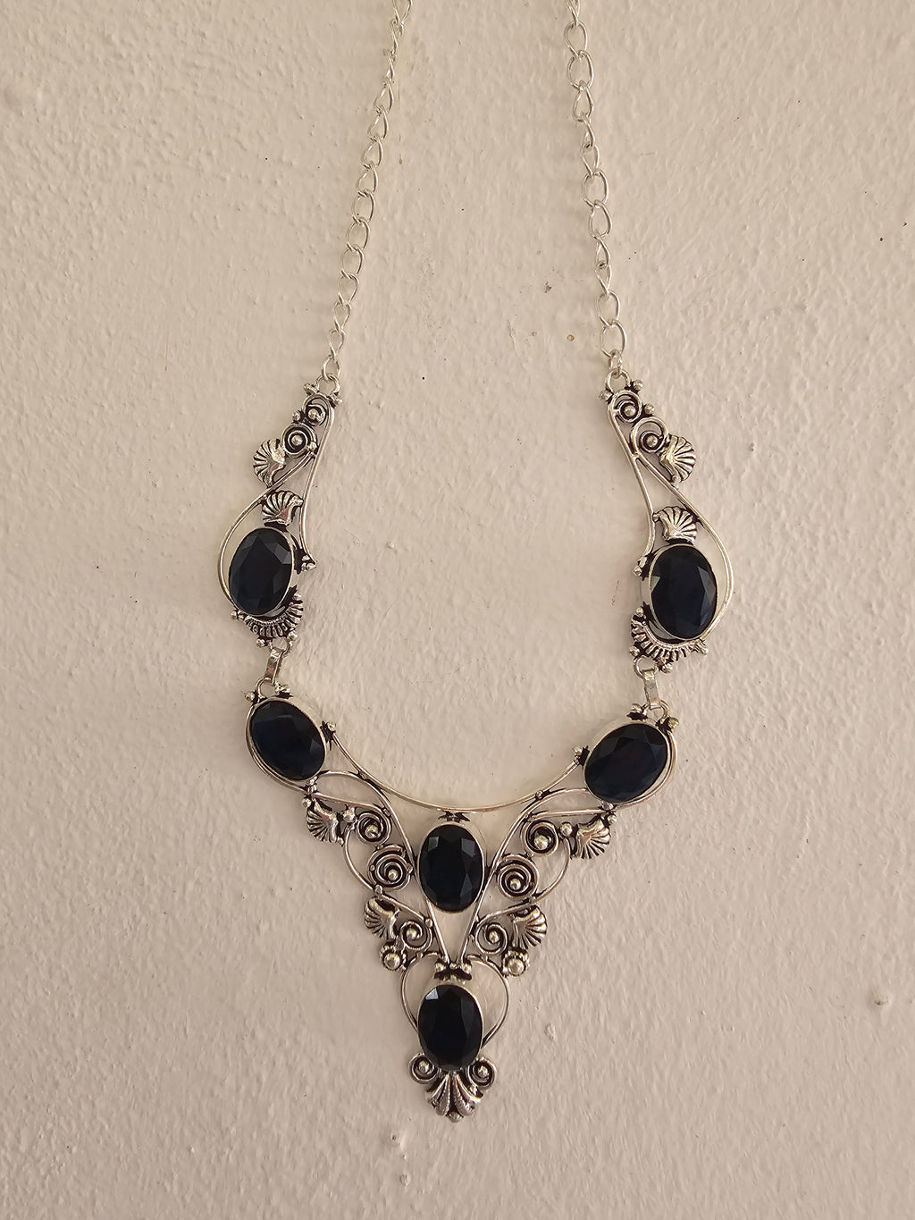 Collar delicado y elegante