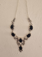 Collar delicado y elegante