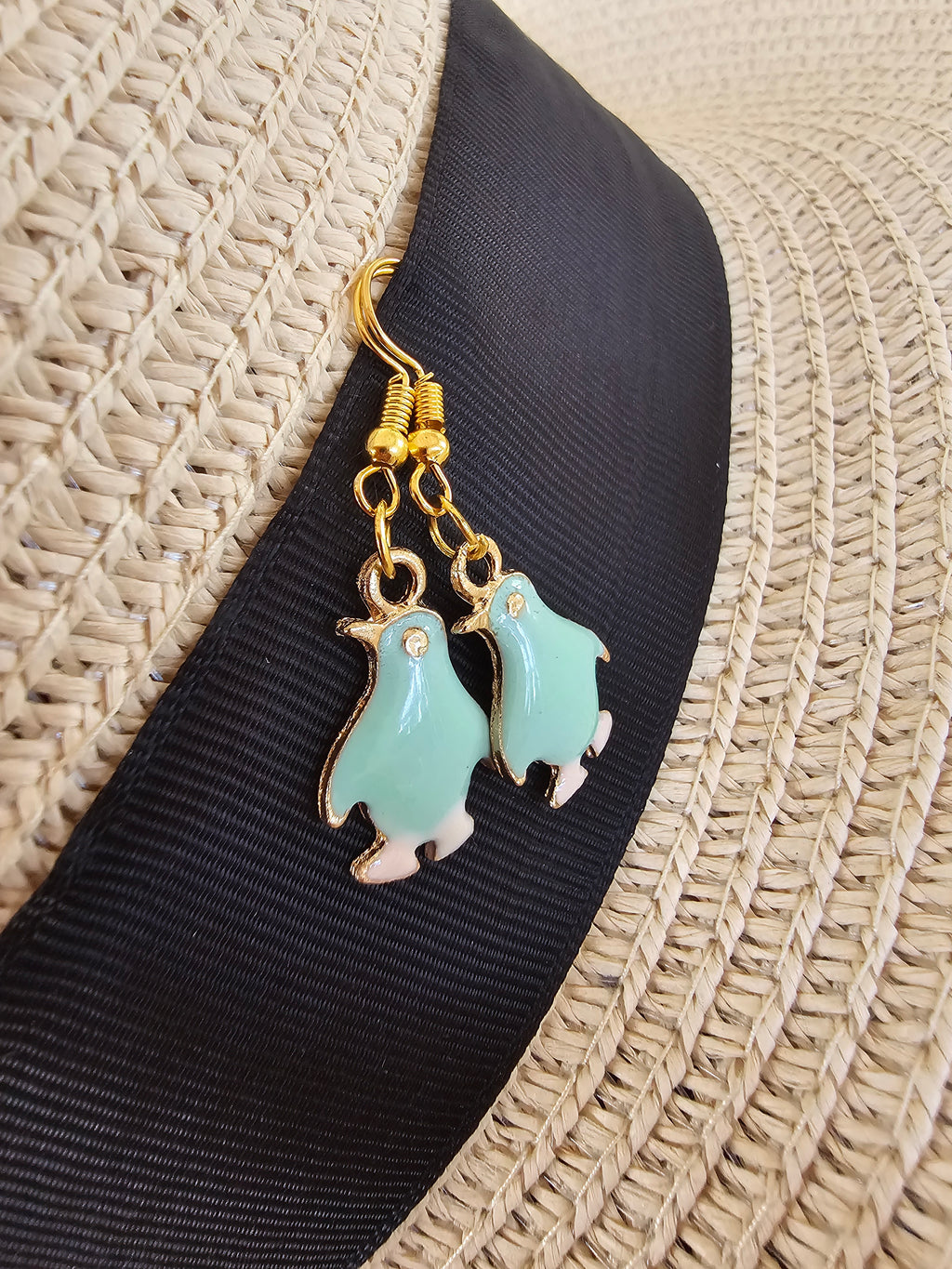 Agradables pendientes pingüino