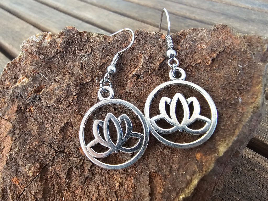 Pendientes de Flor de Loto Plateados - Pendientes Colgantes Boho Chic