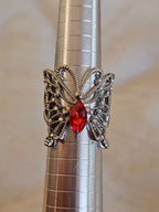 Anillo de mariposa plateada
