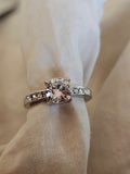 Anillo clásico con cristales