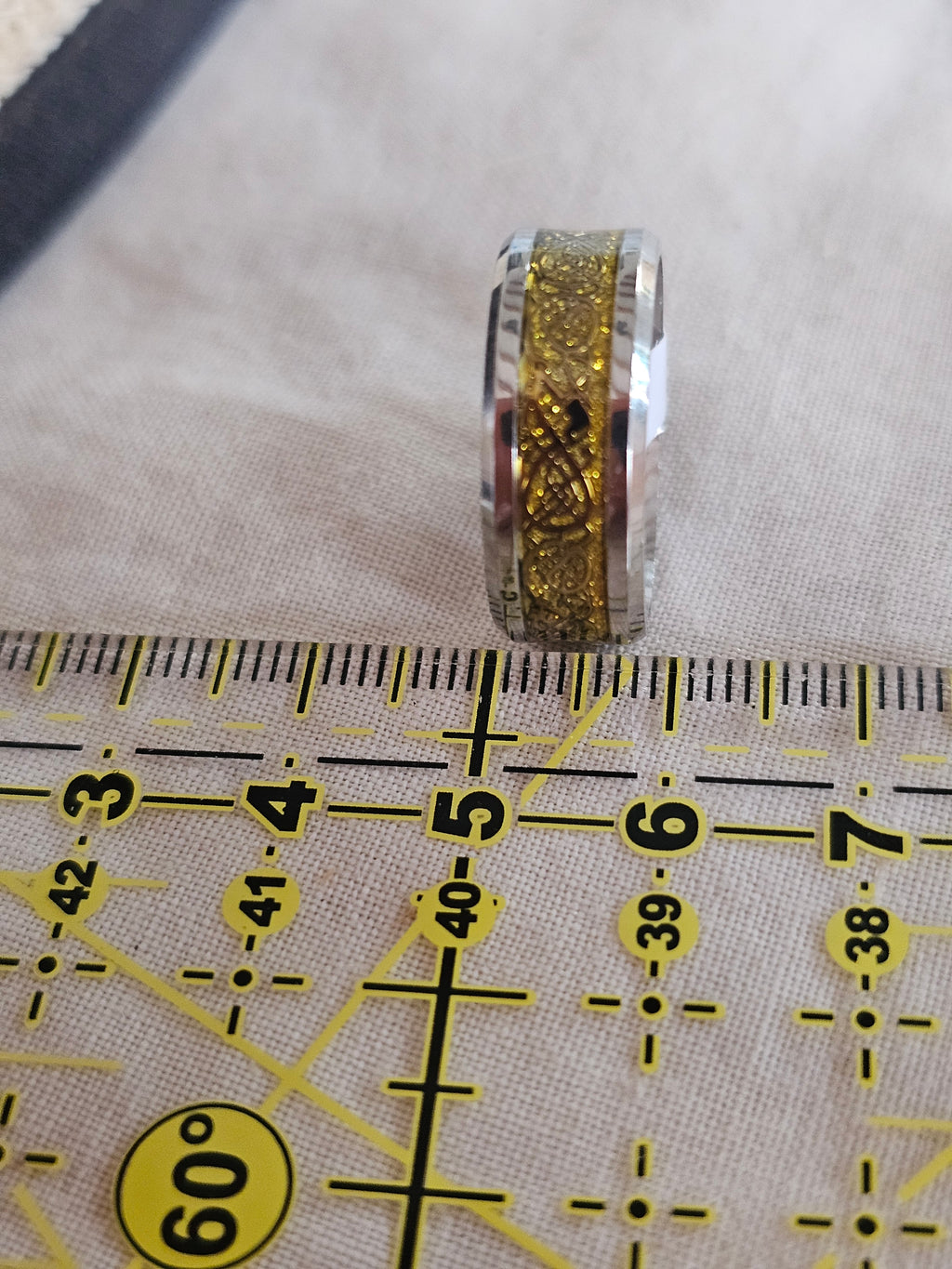 Anillo con patrón celta