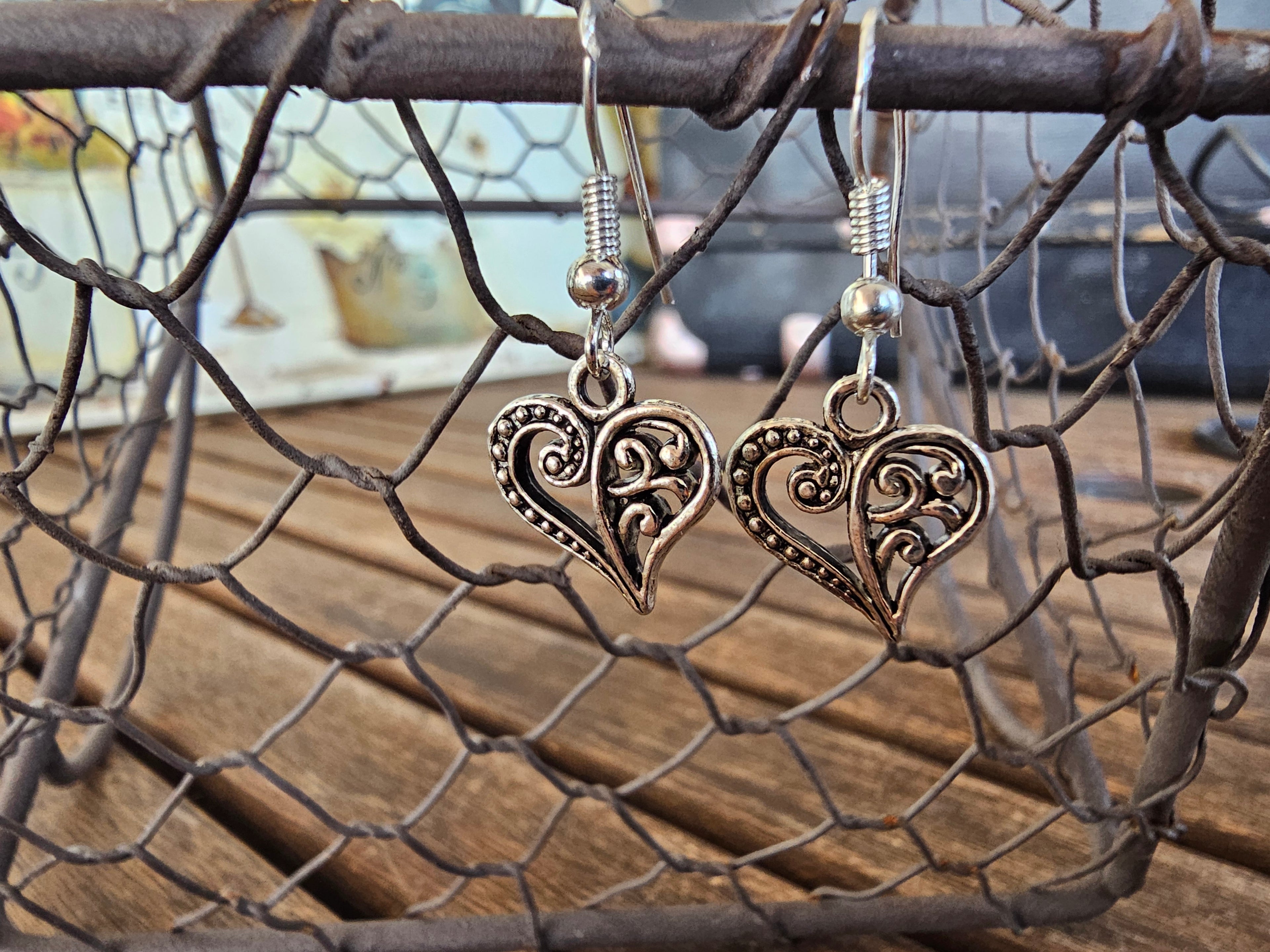 Pendientes Colgantes Corazón Filigrana – Plata Envejecida