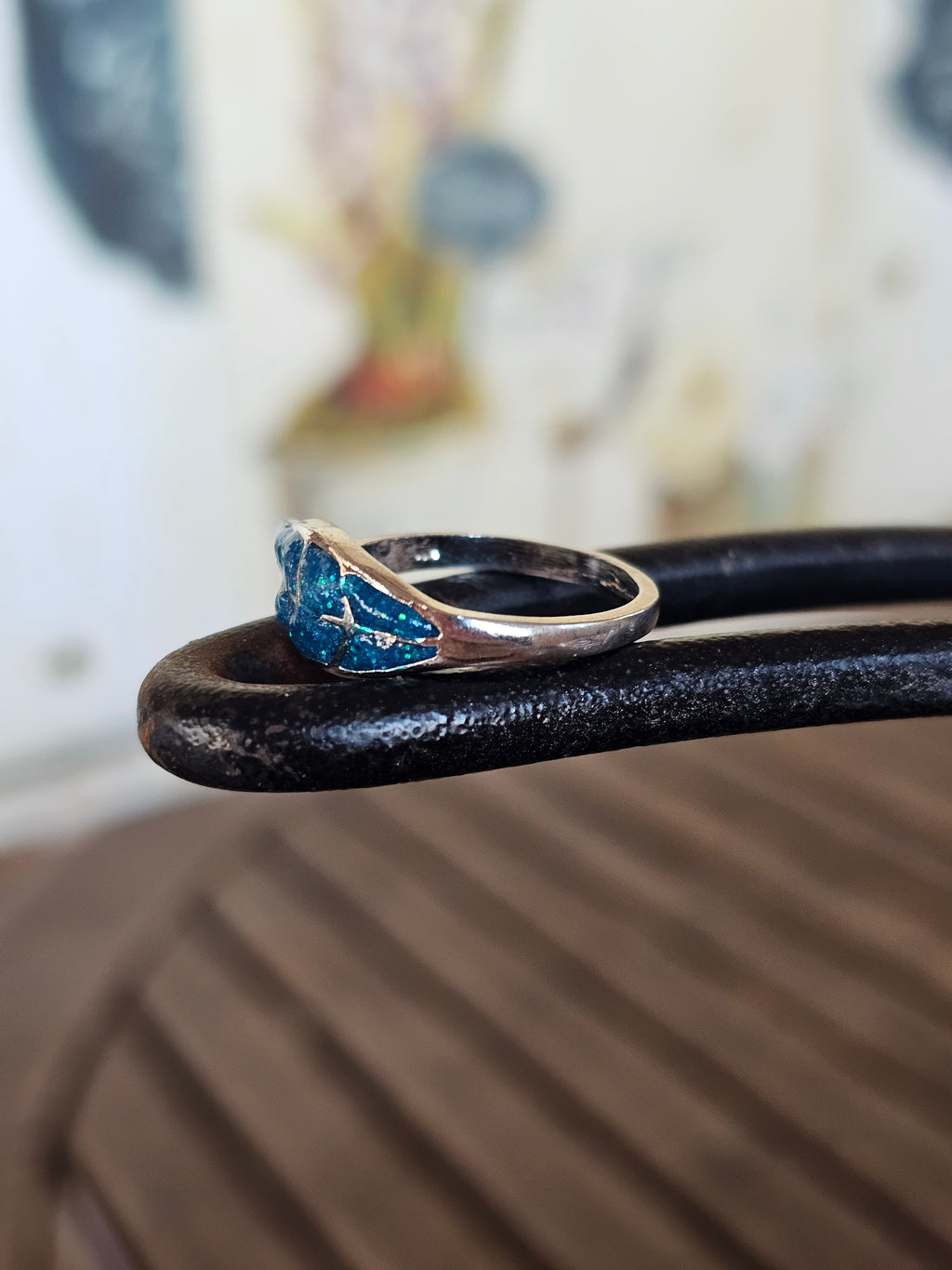 Lindo anillo estilo hoja