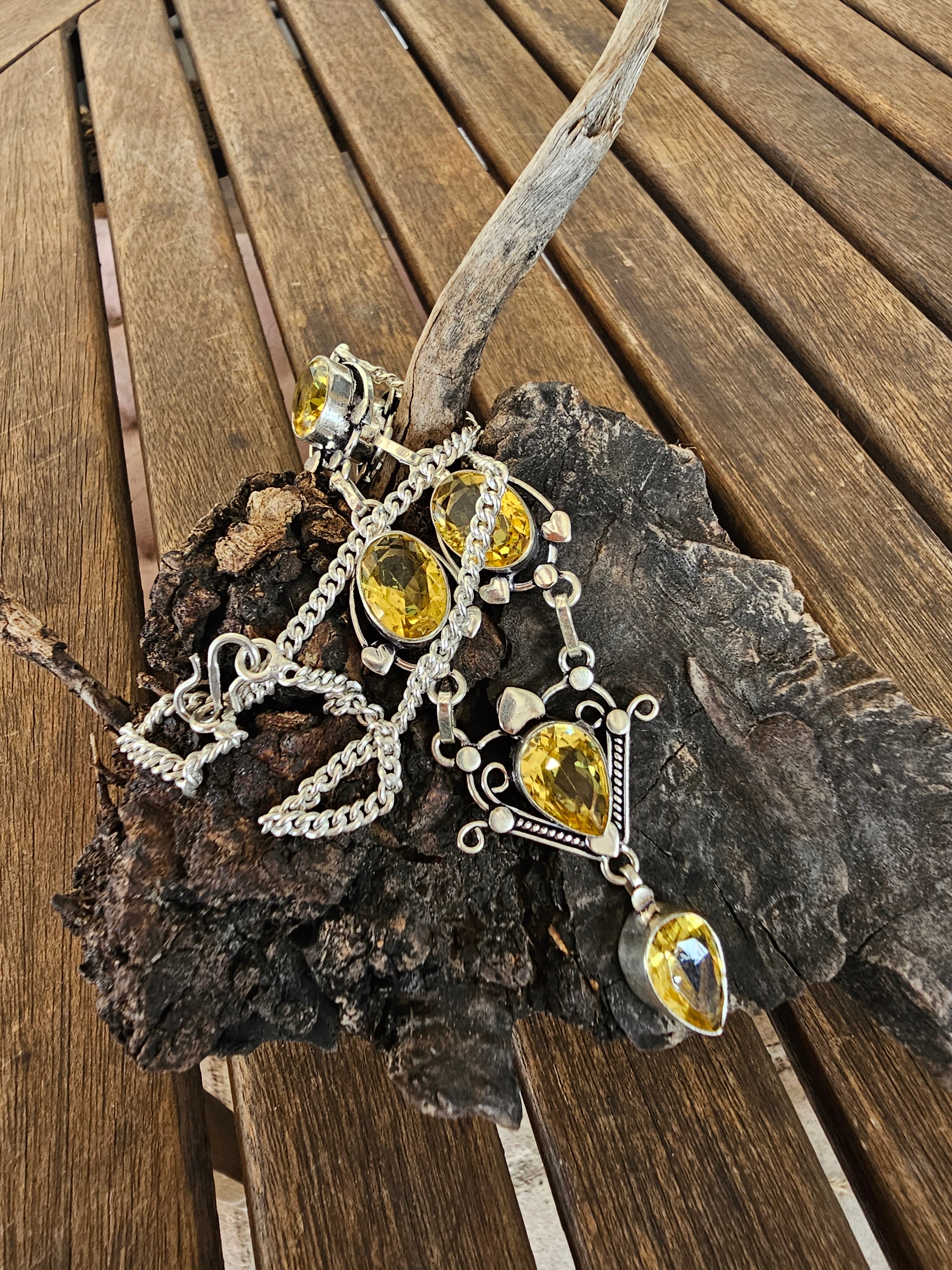 Romántico collar lavalier