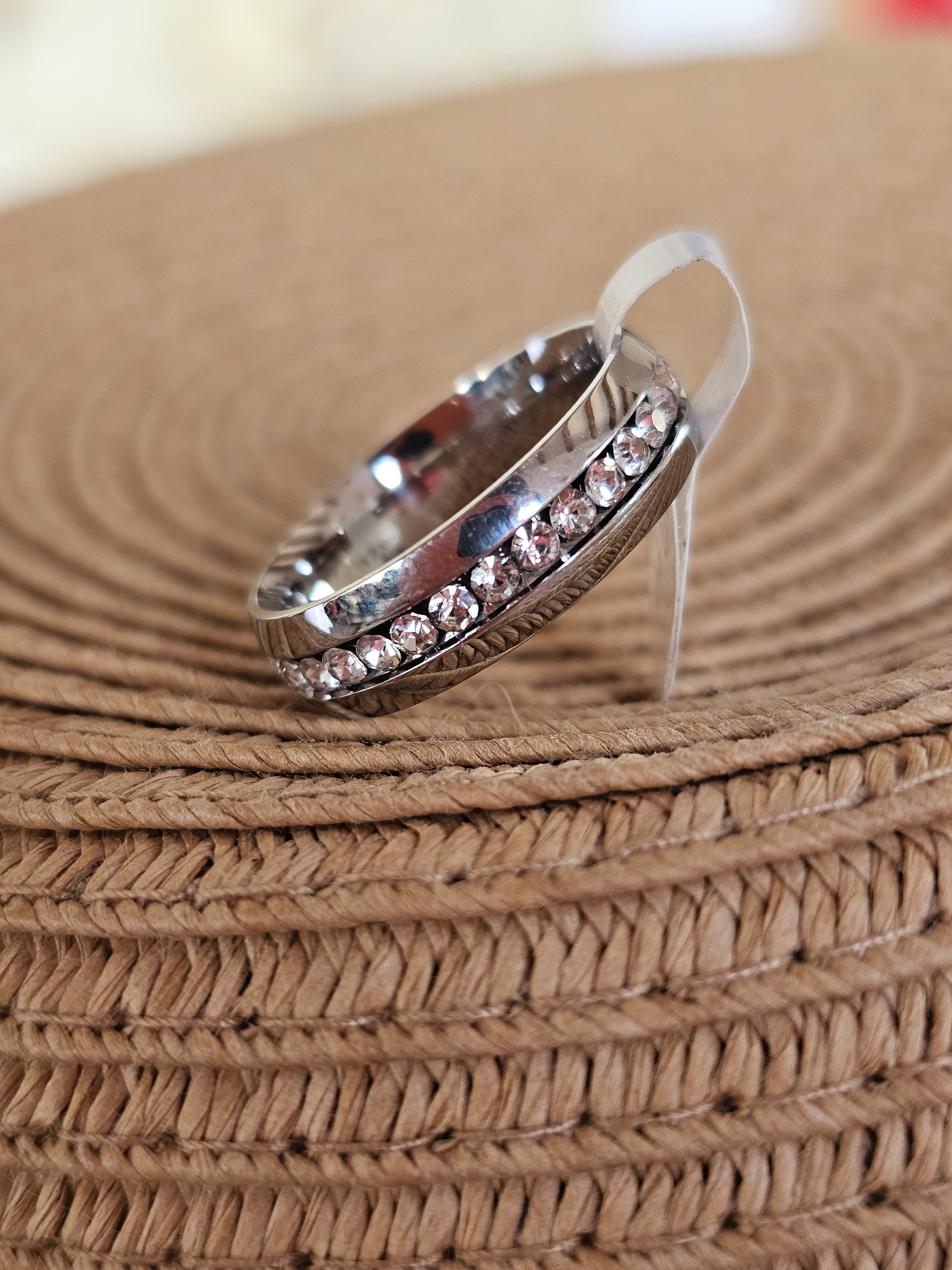 Anillo con cristales, varios colores