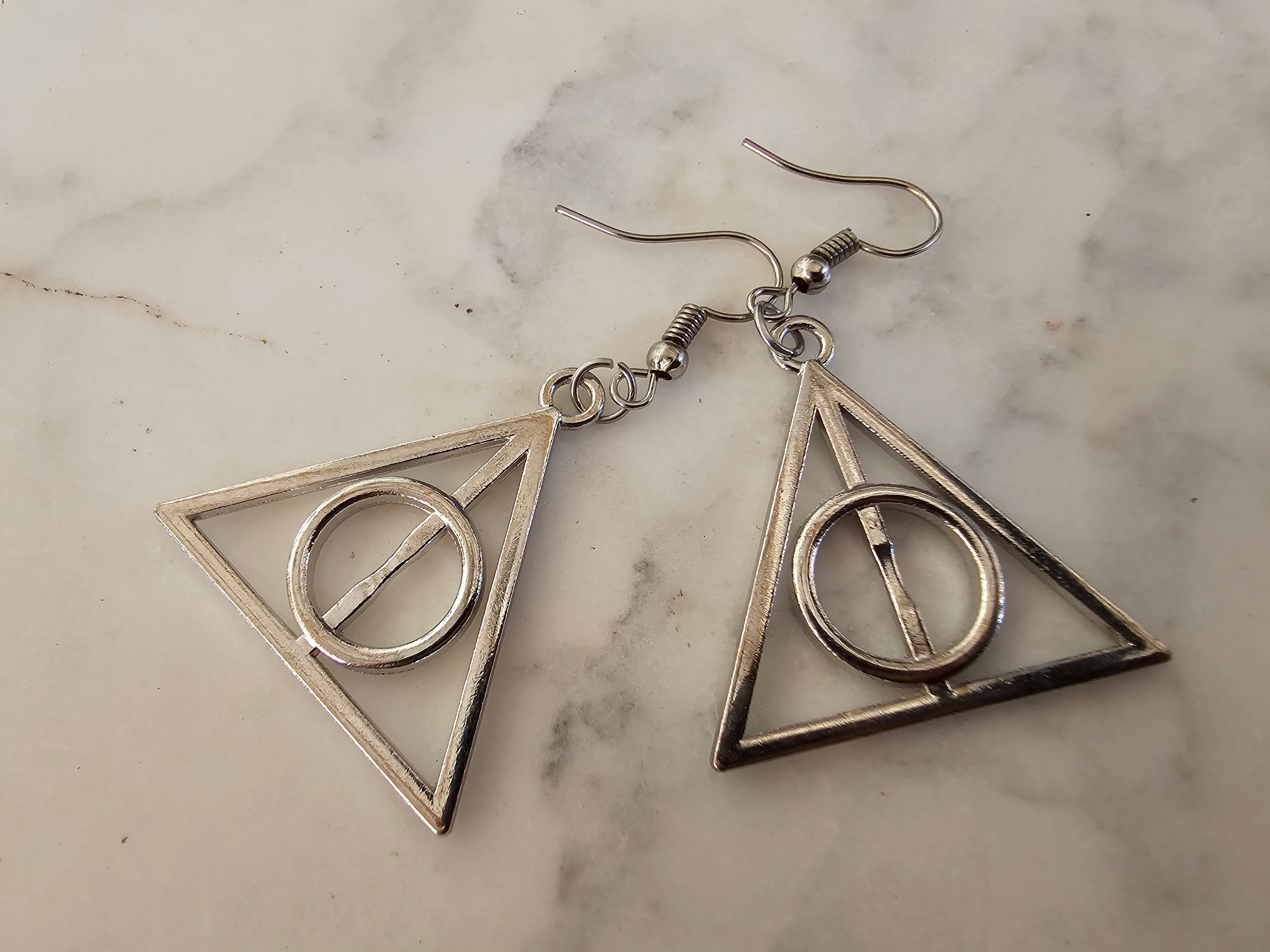 Pendientes Colgantes Reliquias de la Muerte – Plata Brillante