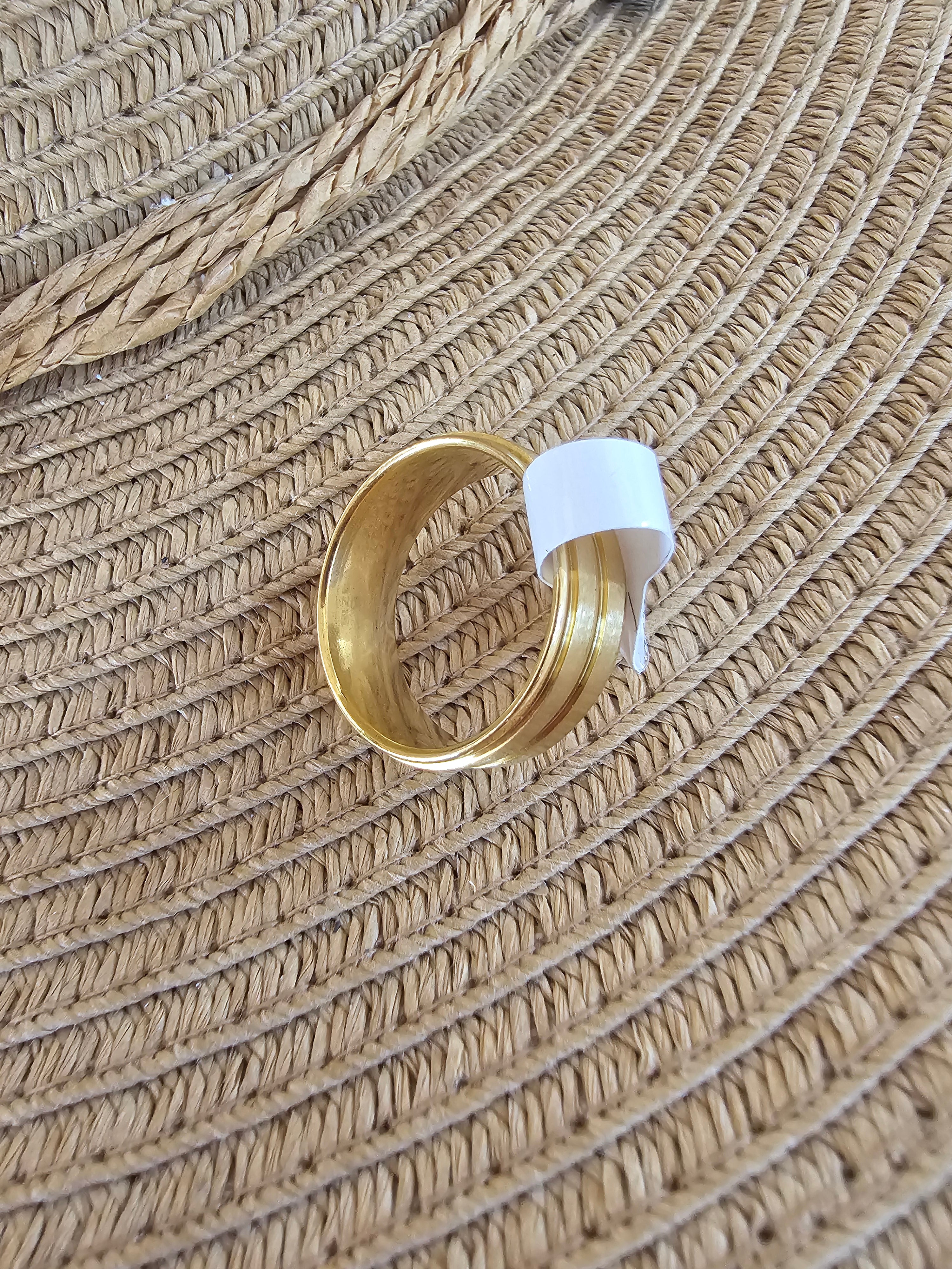 Anillo dorado ancho