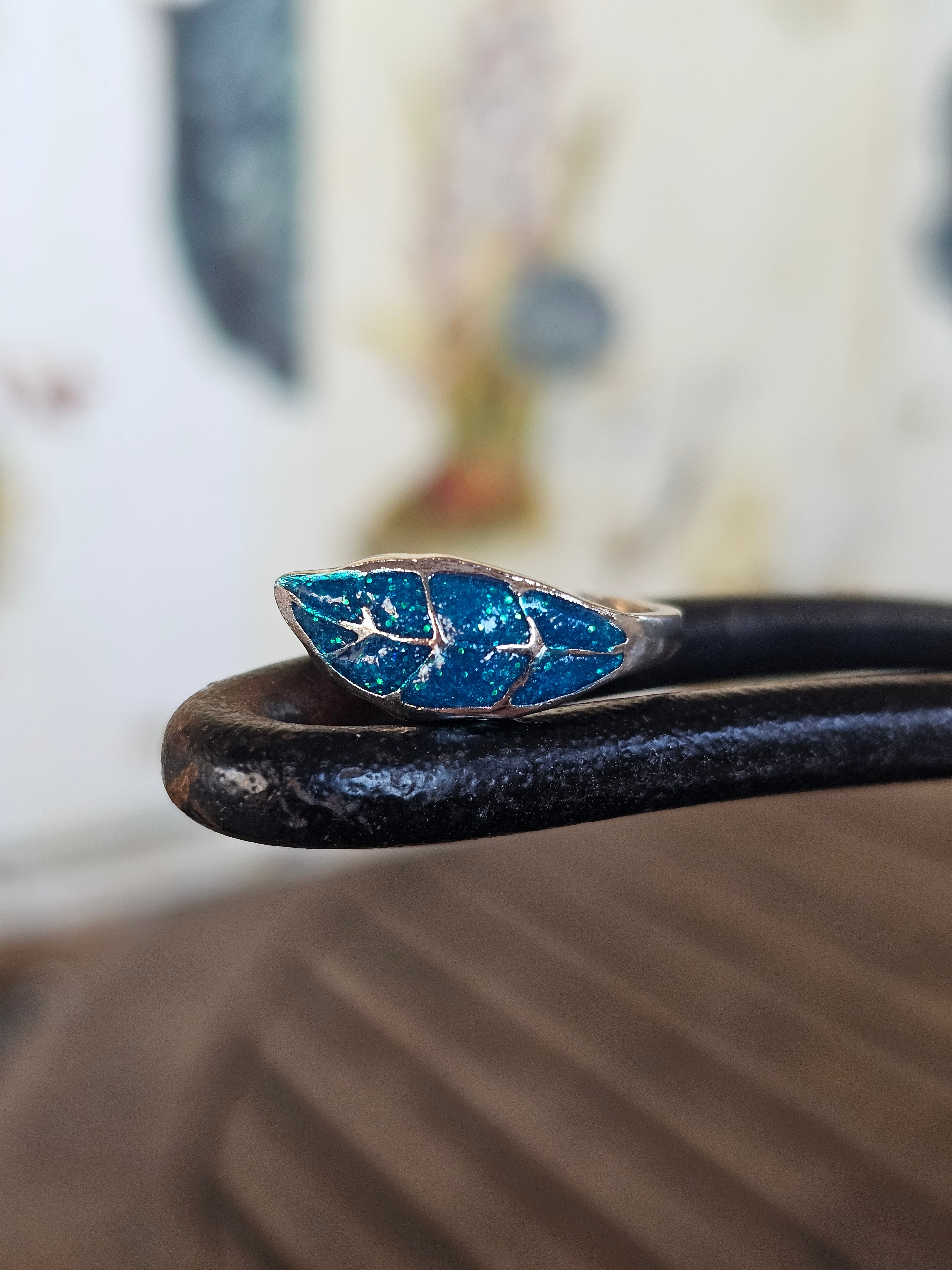Lindo anillo estilo hoja