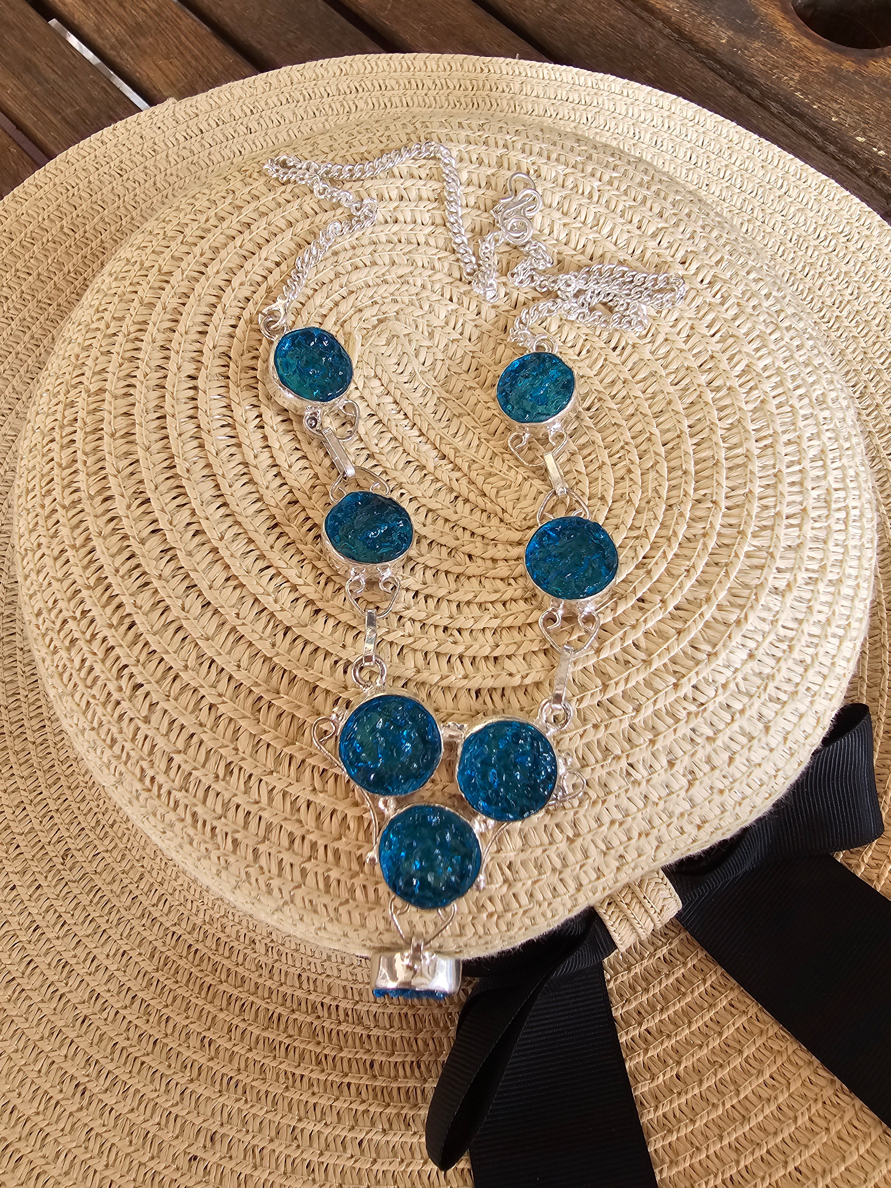 Lindo collar azul  para cualquier ocasión