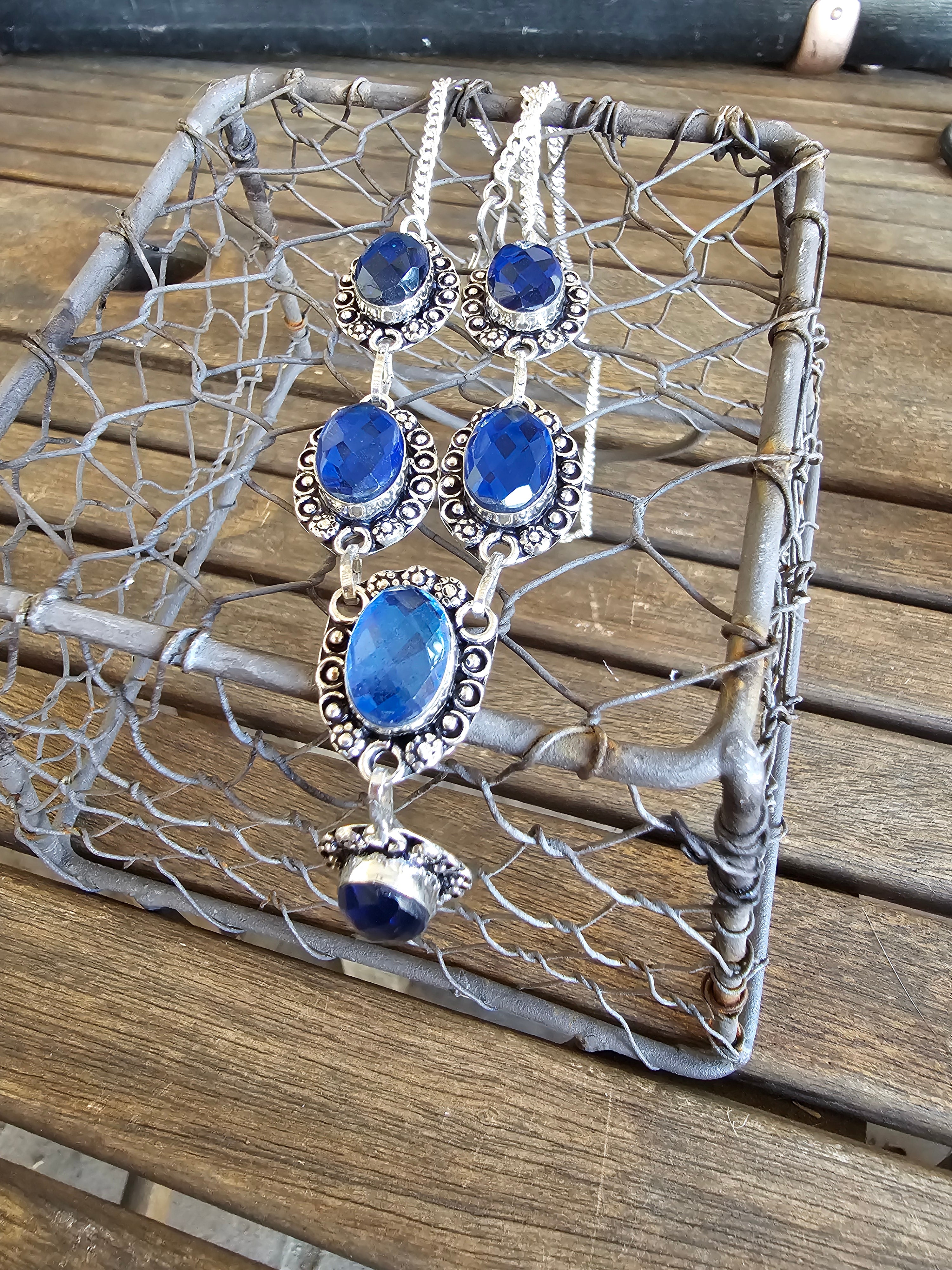 Lindo collar azul para cualquier ocasión