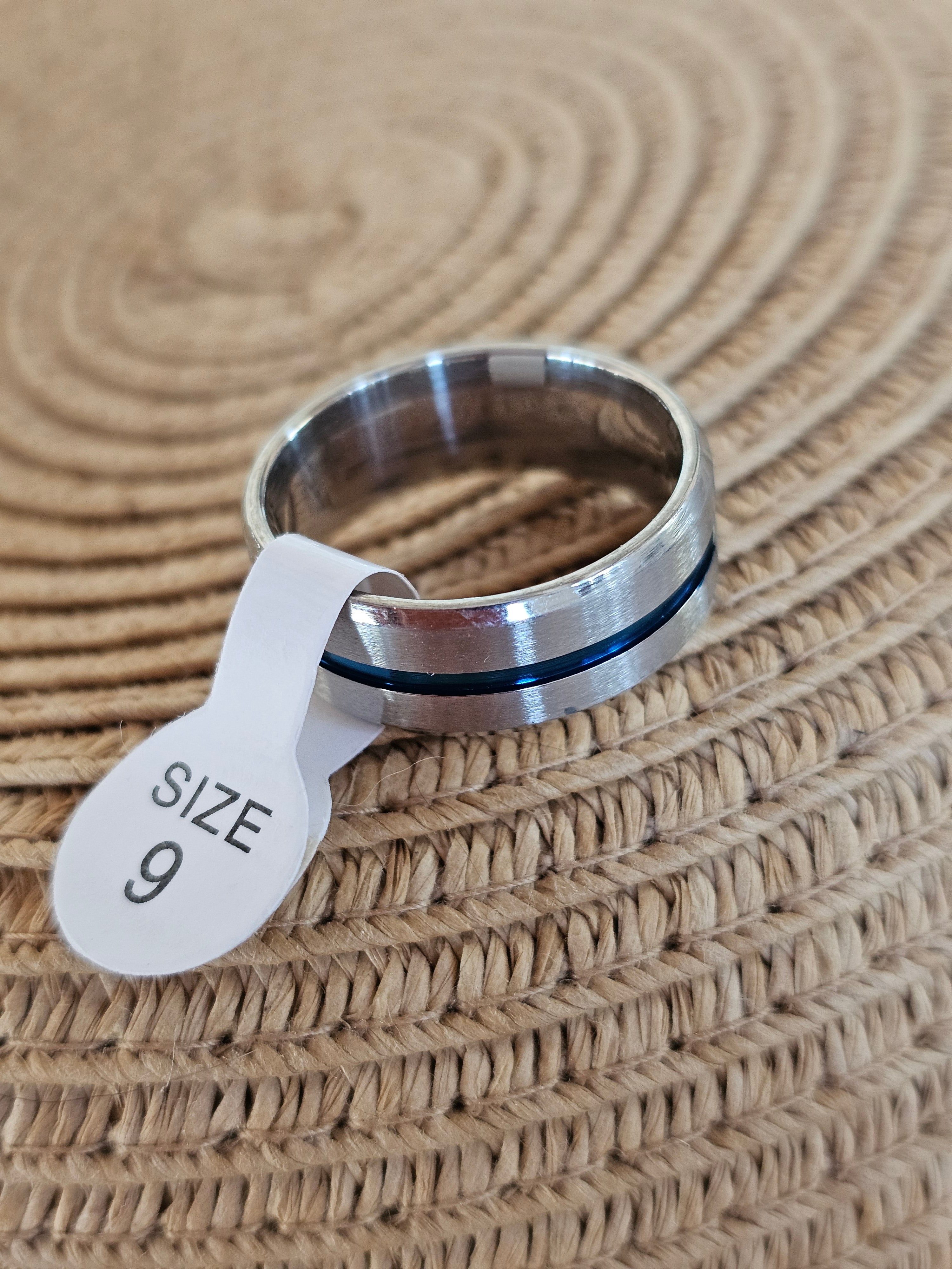 Anillo con un rayo azul