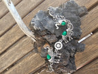 Pulsera Estilo Étnico con Elefantes y Piedras Verdes