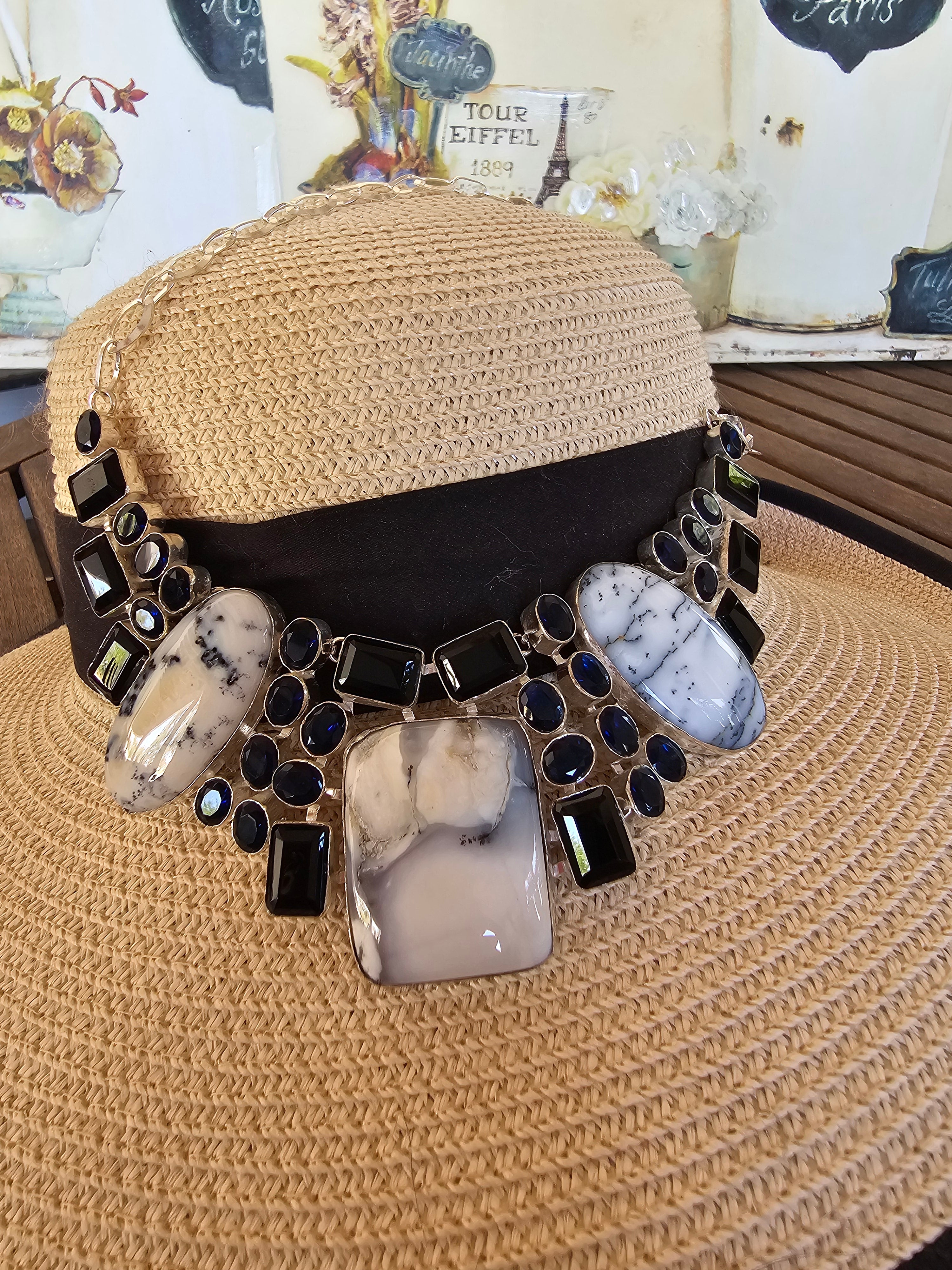 Collar elegante y magnífico
