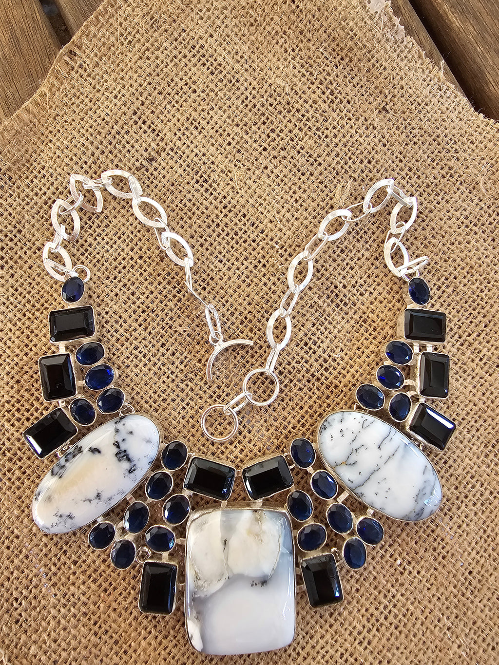 Collar elegante y magnífico