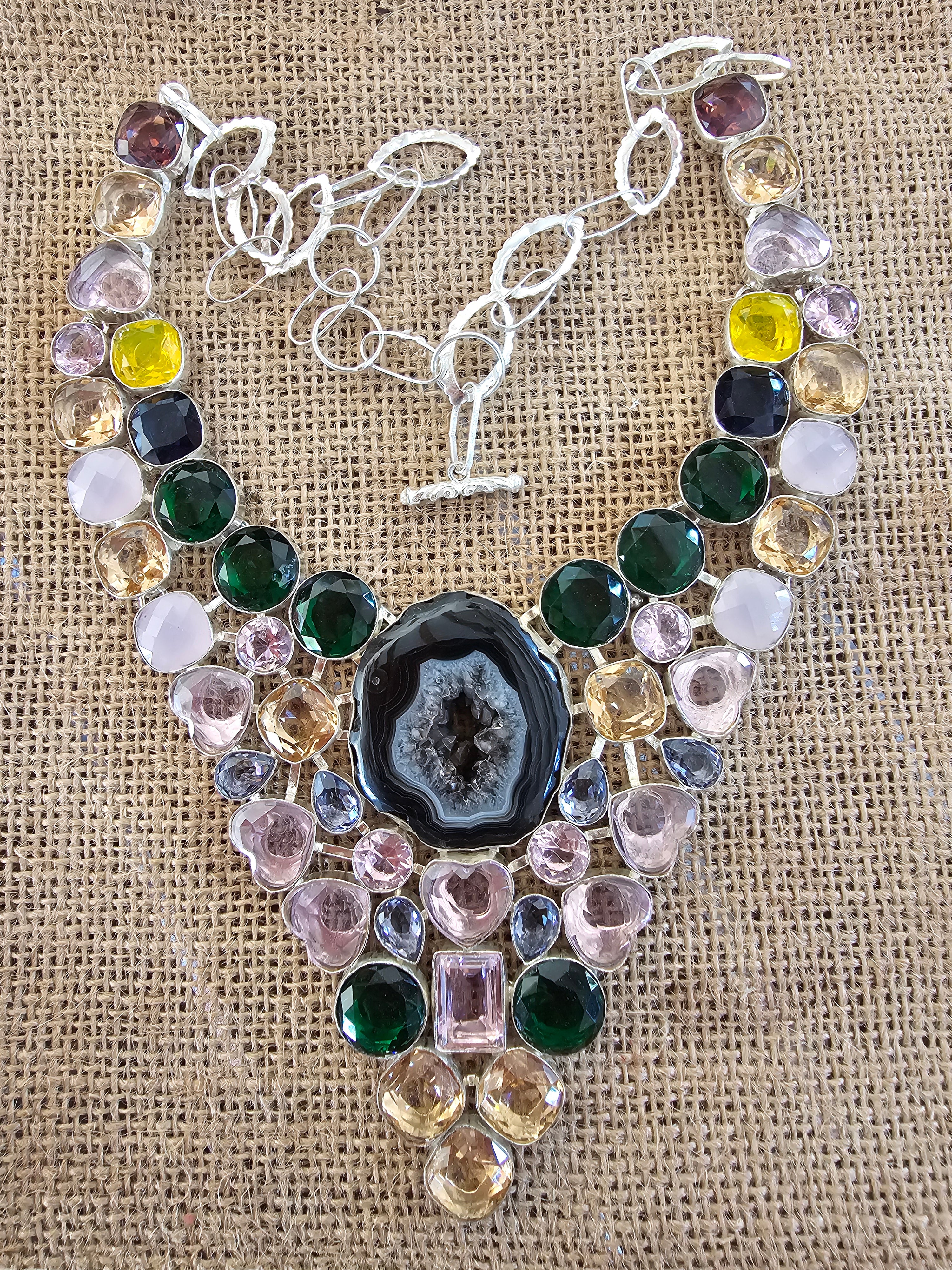 Collar magnífico con colores