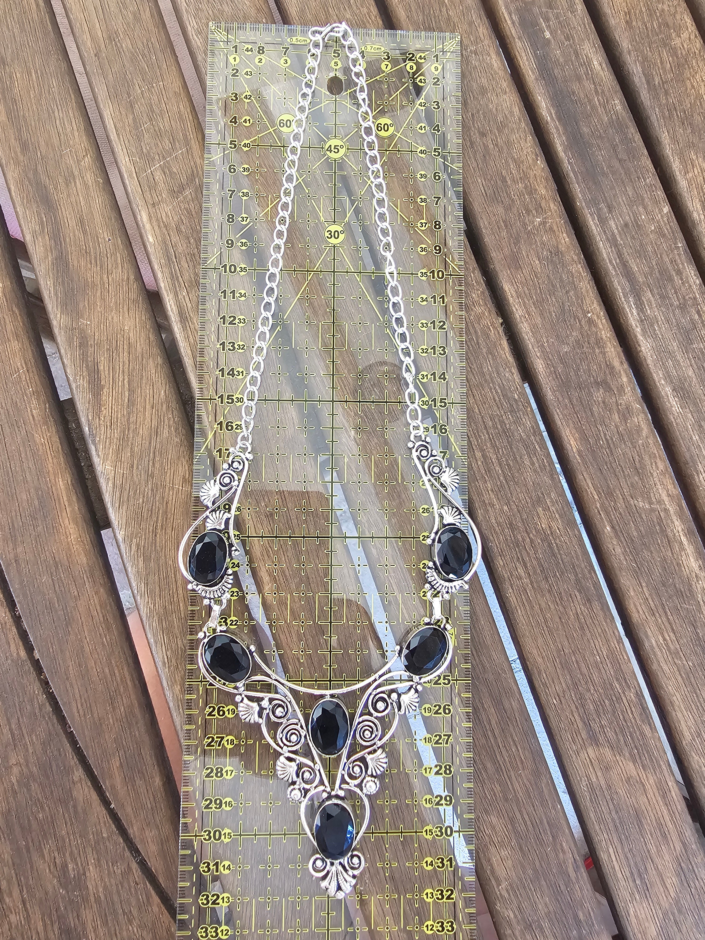 Collar delicado y elegante