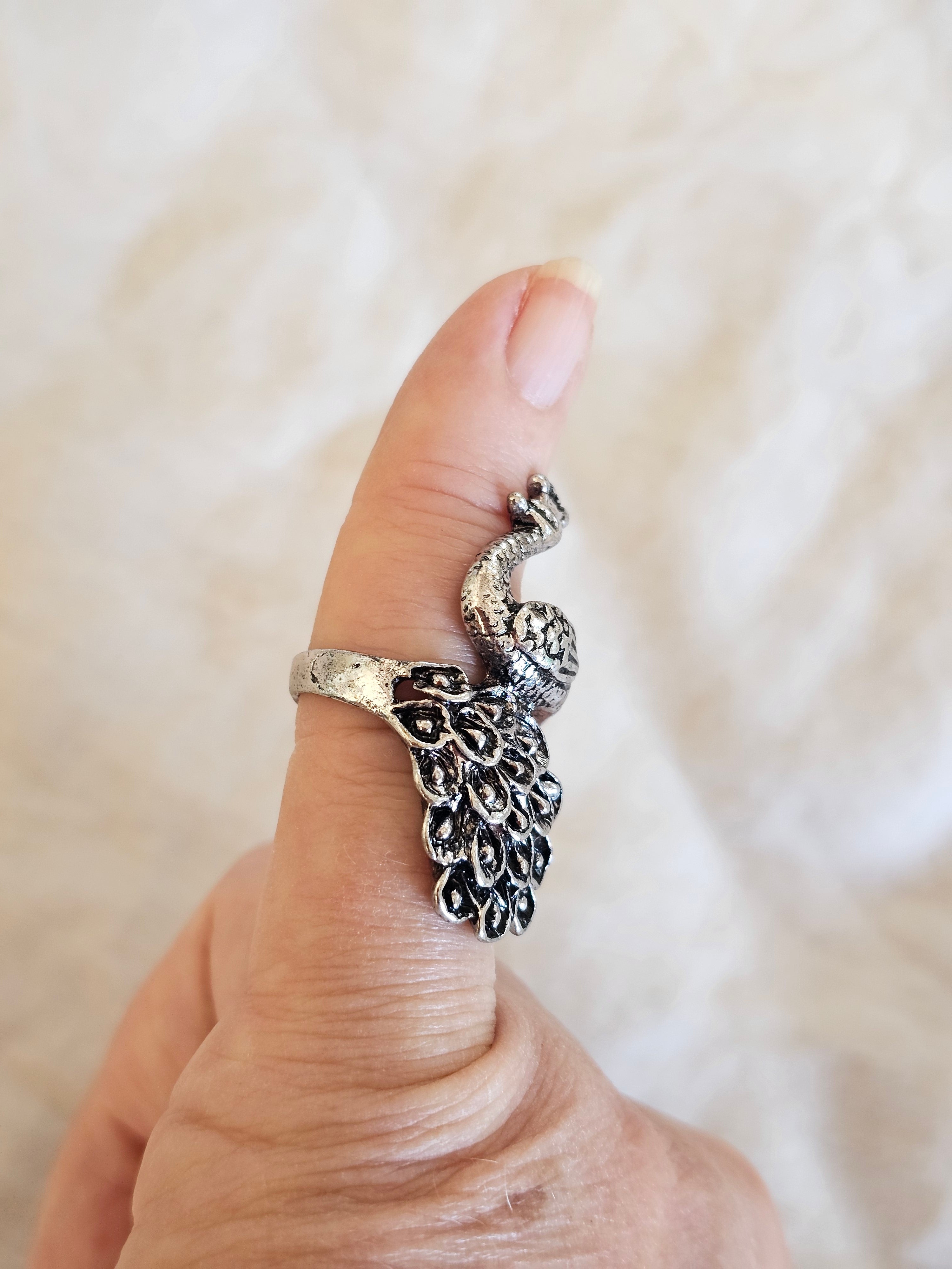 Anillo magnífico de pavo real