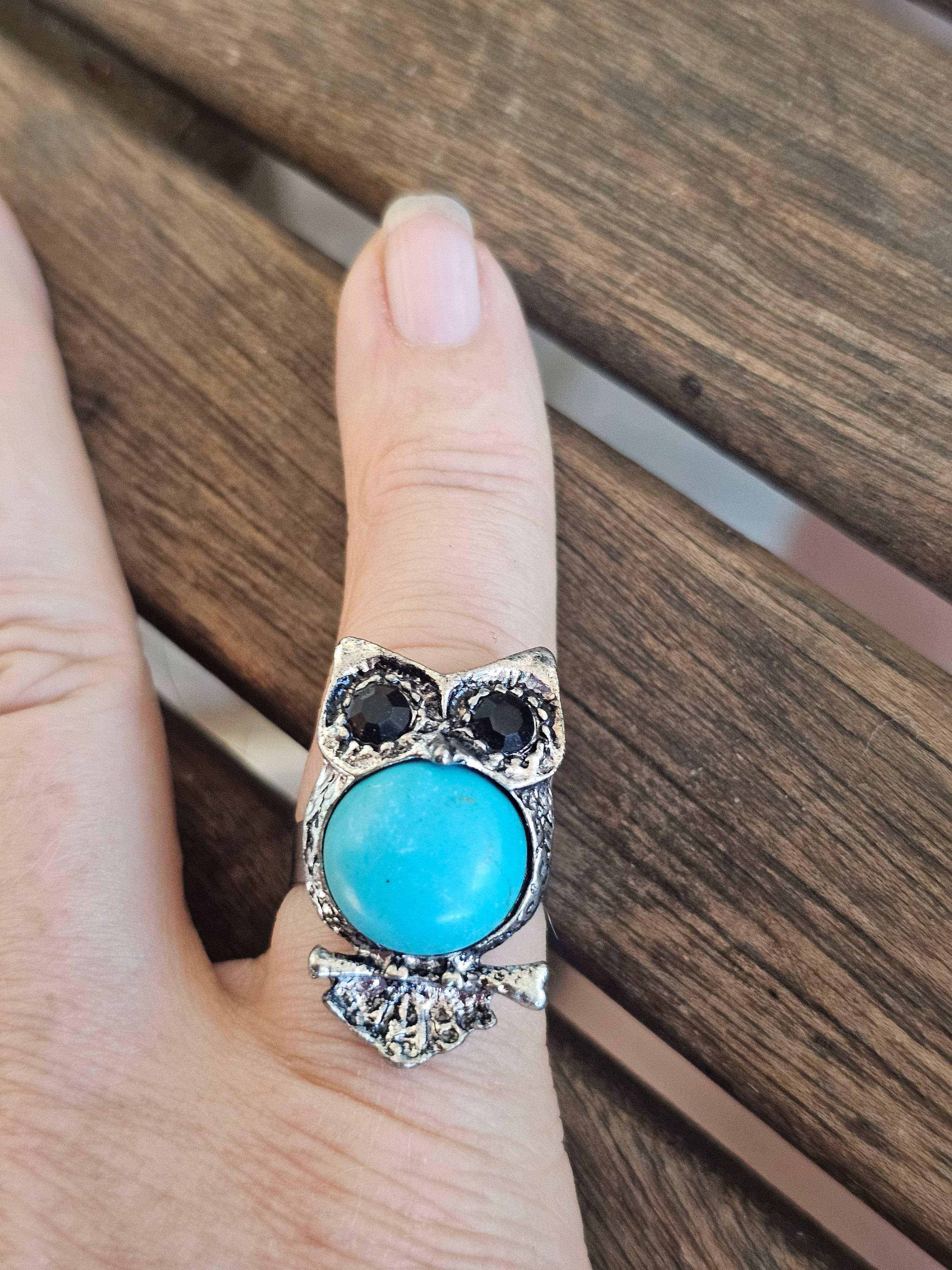 Hermoso anillo bohemio en forma de búho