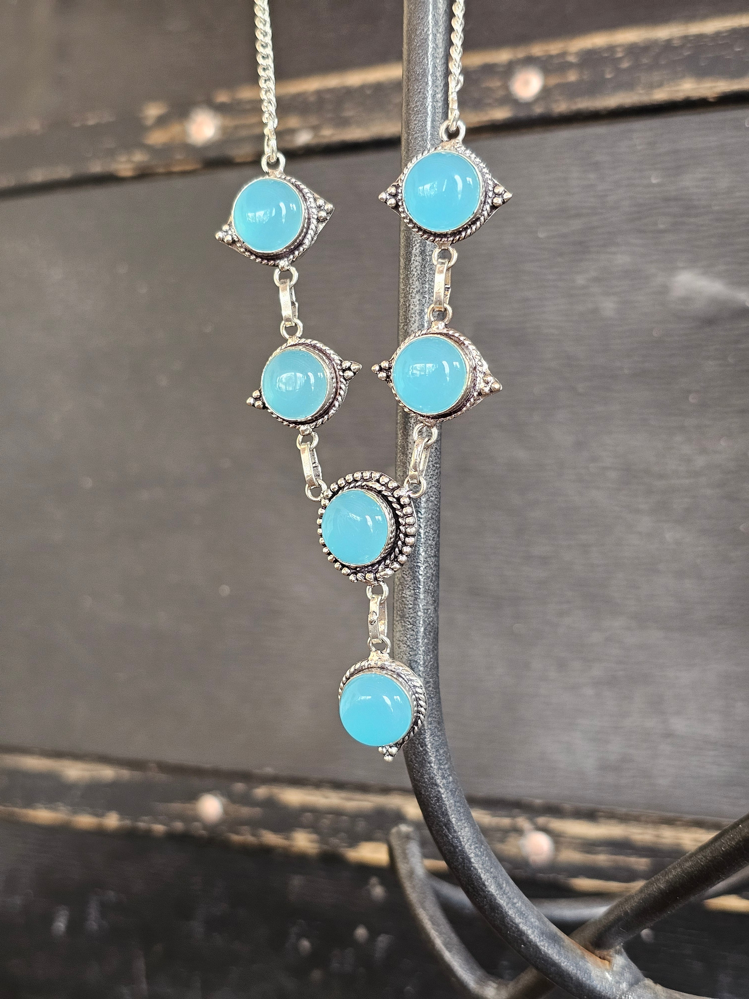 Lindo collar azul para cualquier ocasión