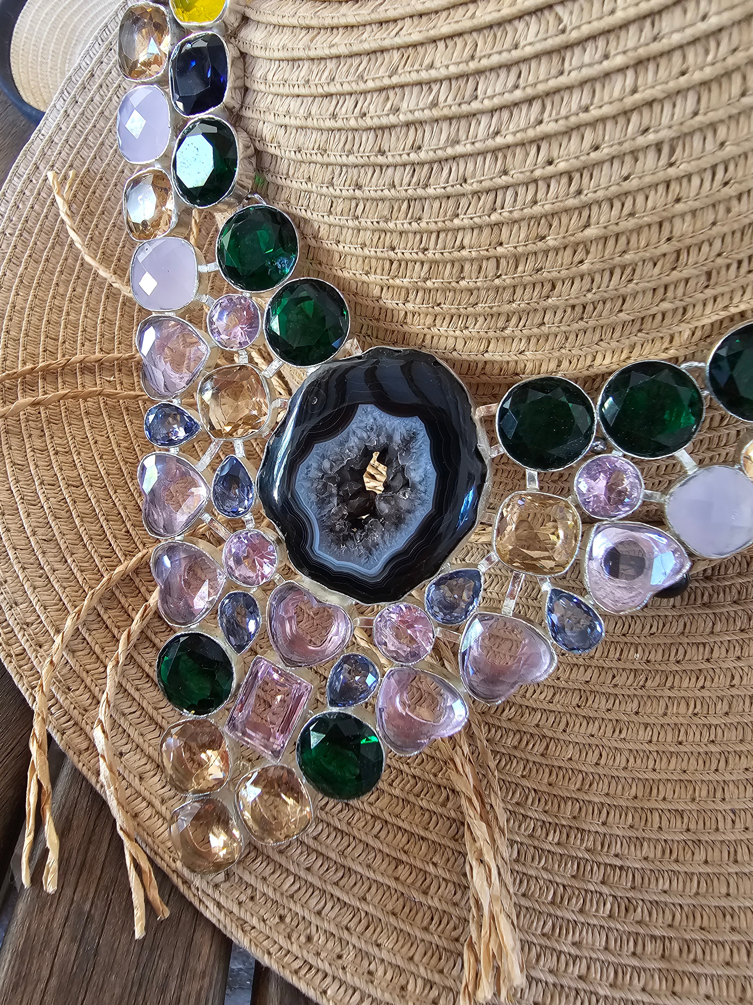 Collar magnífico con colores