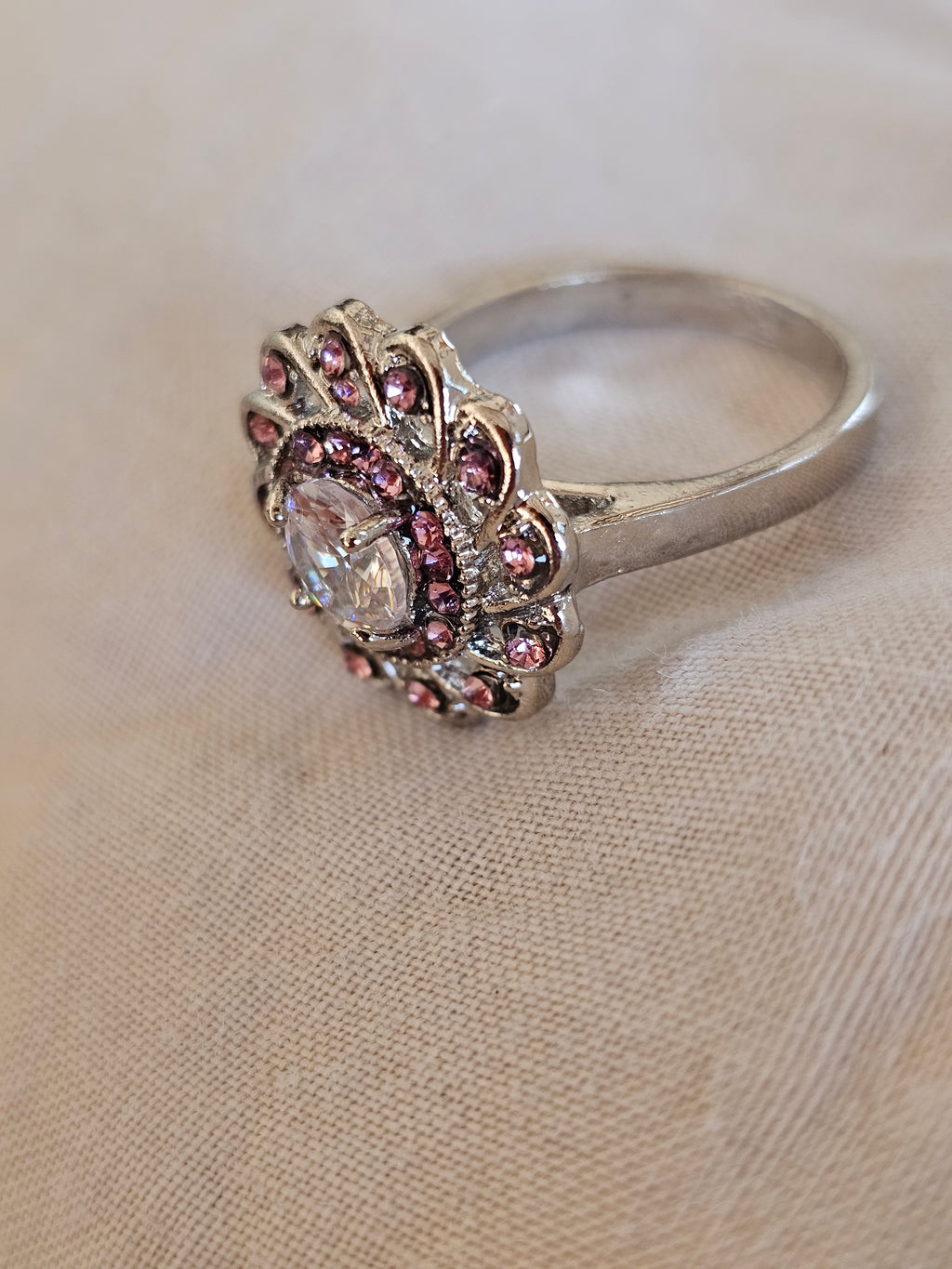 Anillo romántico y delicado