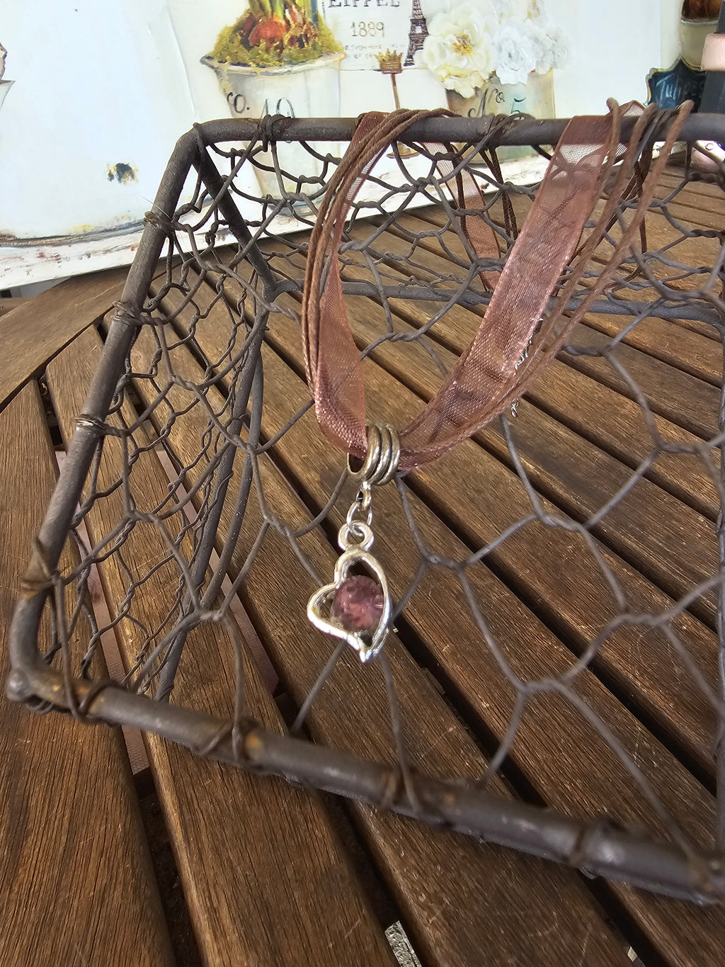 Collar Multihilo con Colgante de Corazón y Cristal Rosa – Estilo Boho Chic