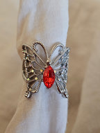 Anillo de mariposa plateada