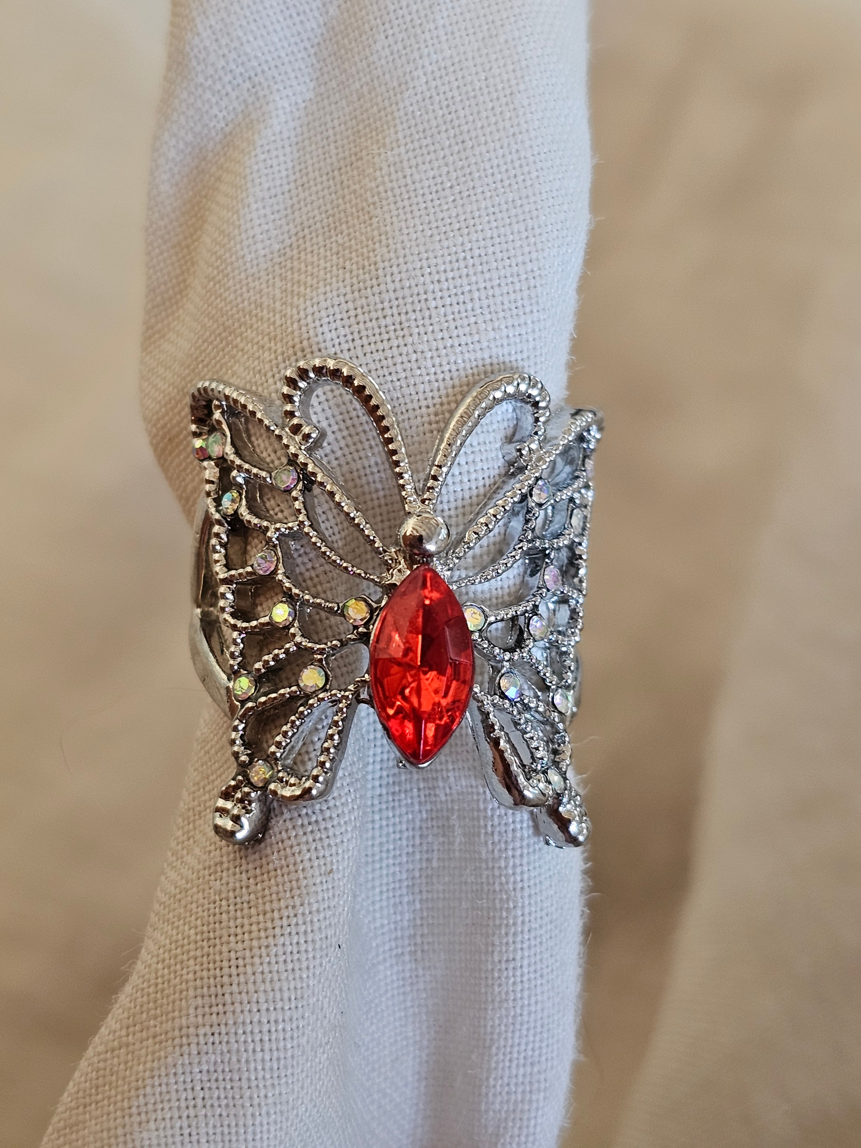 Anillo de mariposa plateada