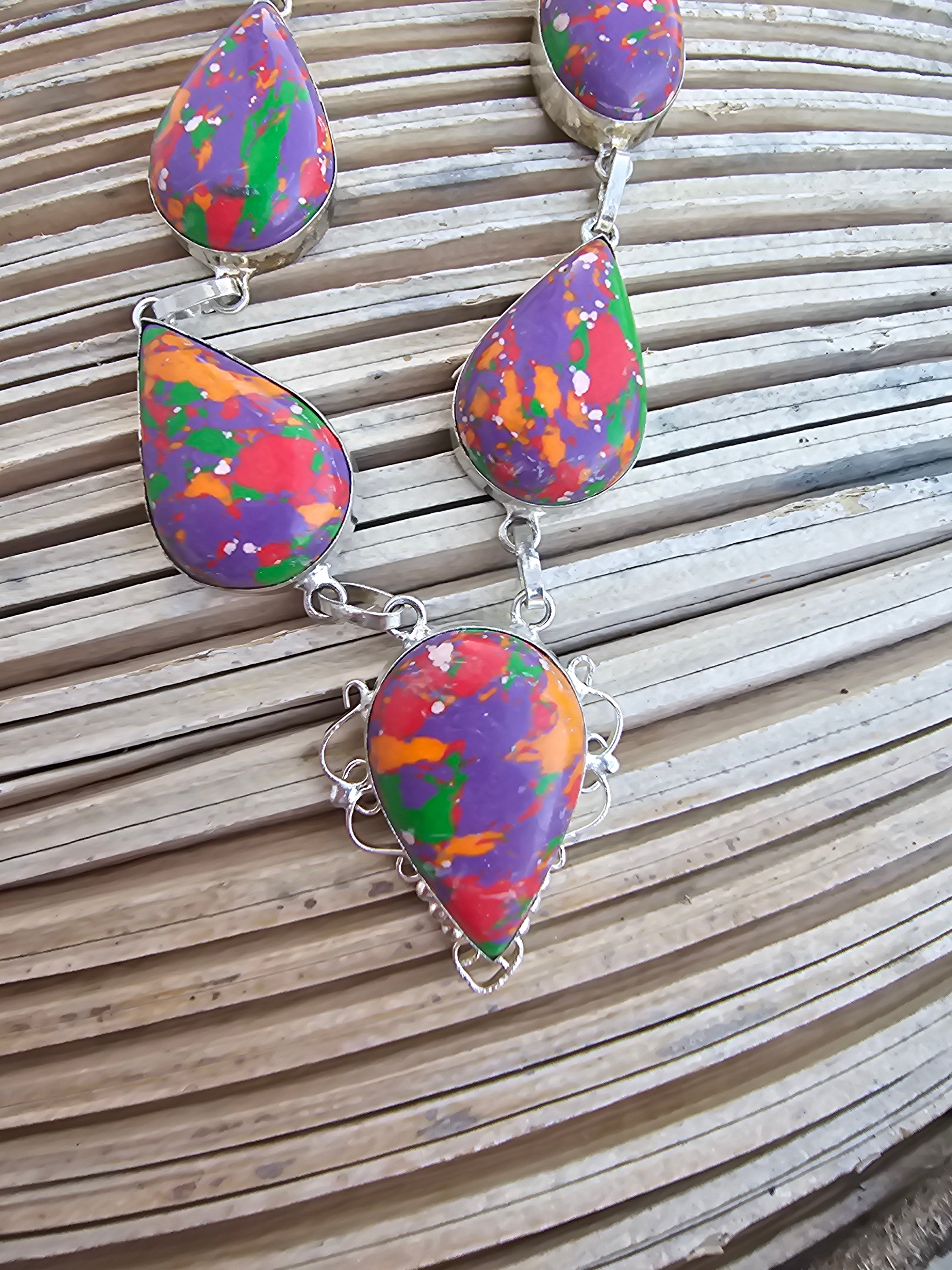 Collar con colores de verdad