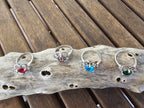 Lindo anillo con forma floral en varios colores