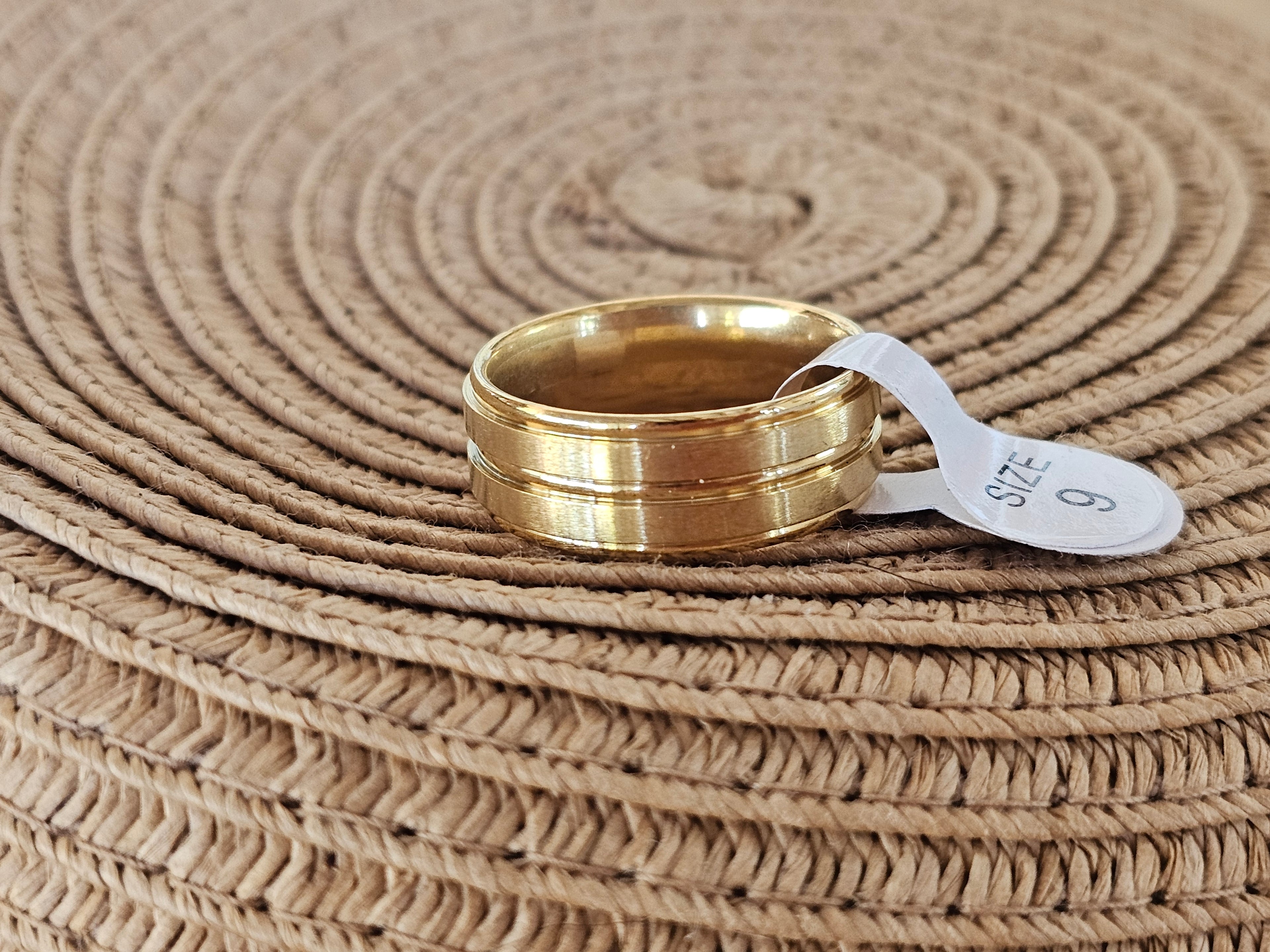Anillo dorado ancho
