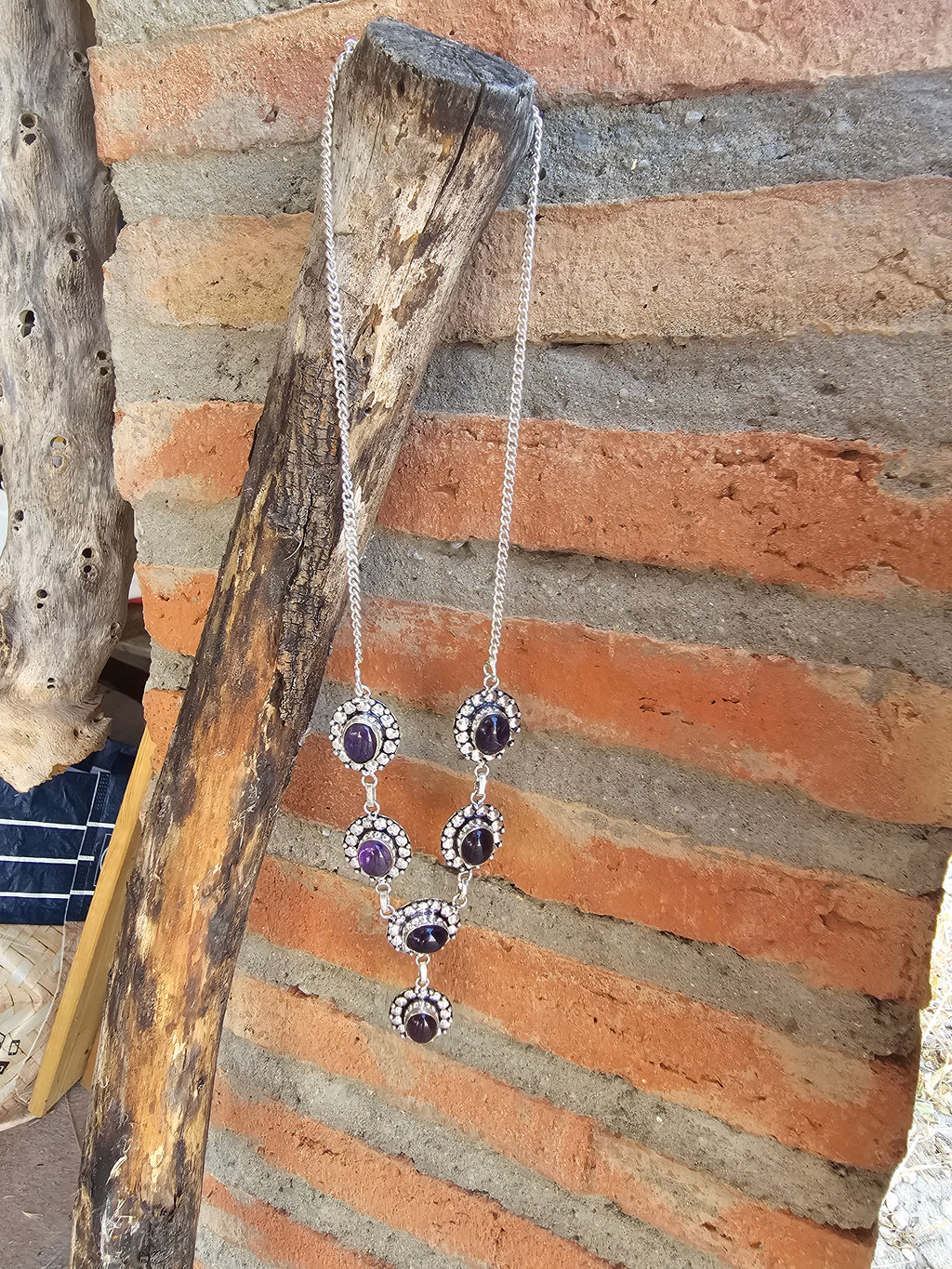 Lindo collar púrpura para cualquier ocasión
